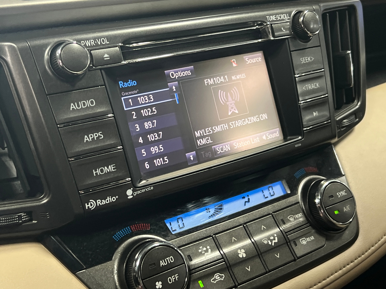 Thumbnail: 2014 Toyota RAV4 - 4