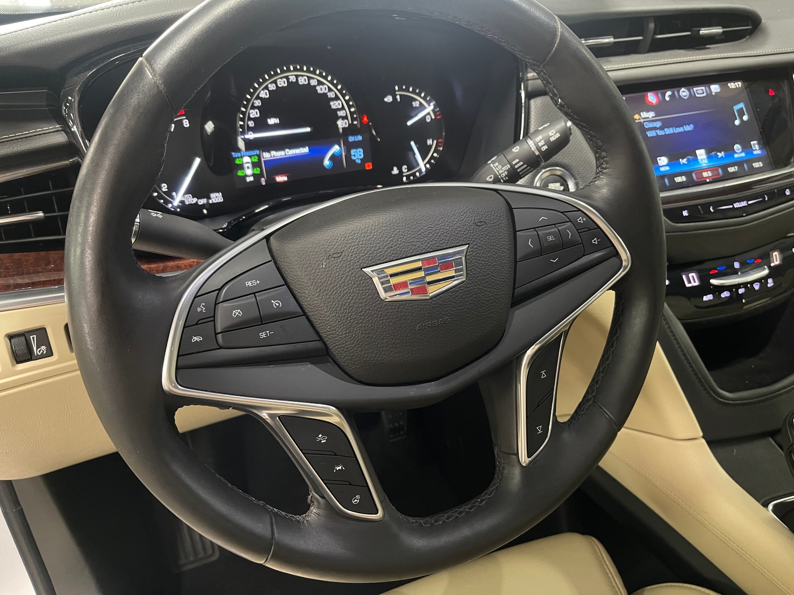 Thumbnail: 2017 Cadillac XT5 - 4
