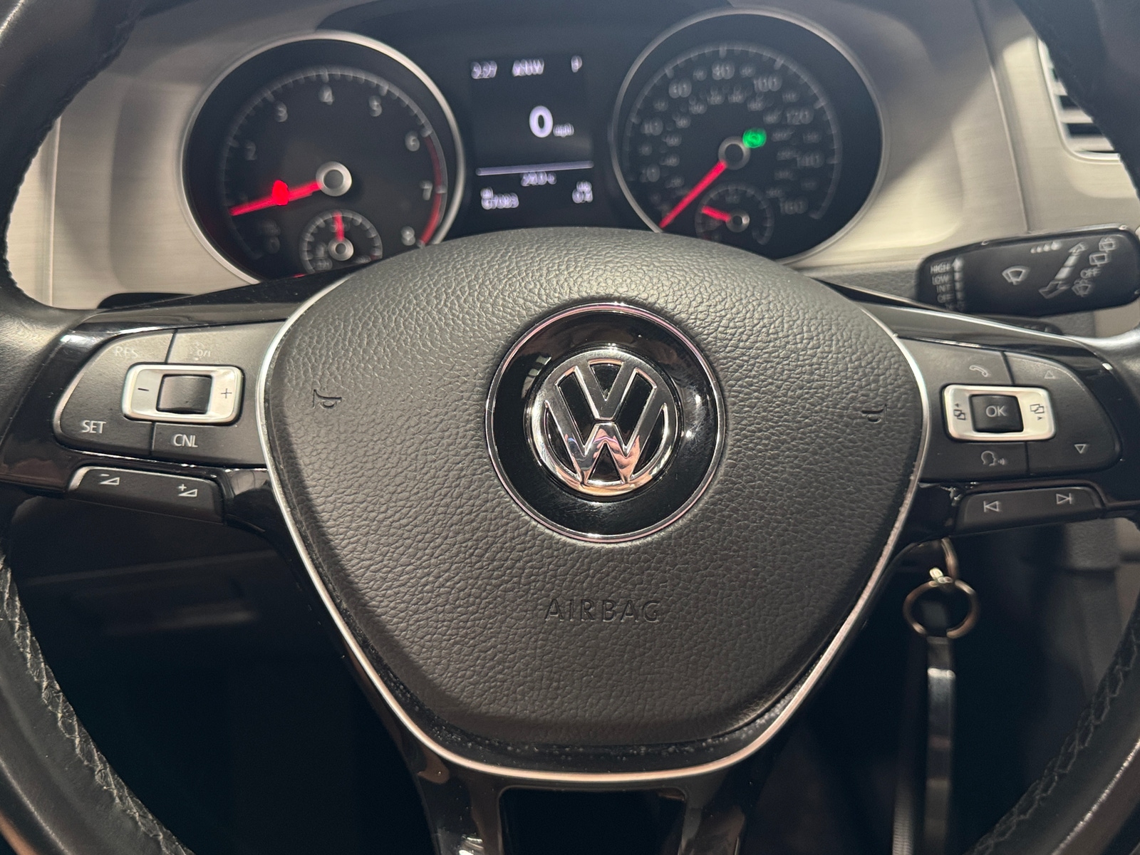 Thumbnail: 2017 Volkswagen e-Golf - 5
