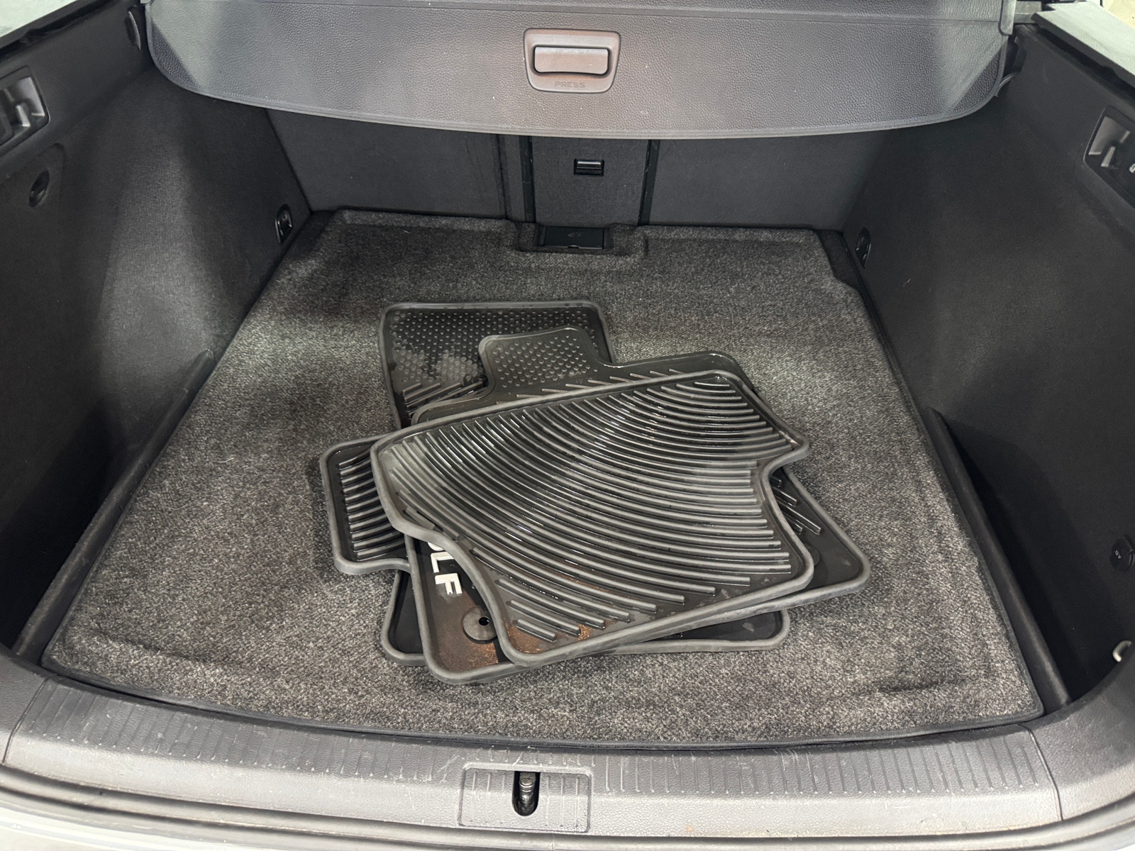 Thumbnail: 2017 Volkswagen e-Golf - 7