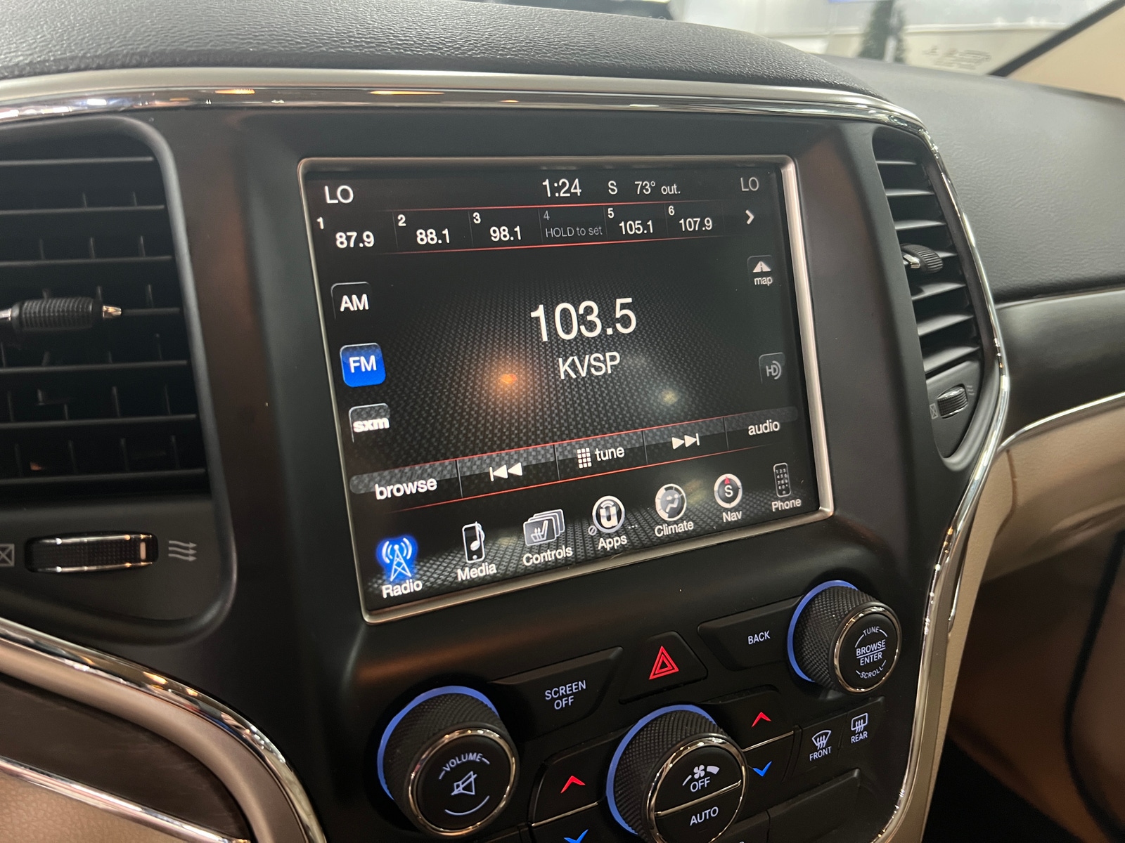 Thumbnail: 2015 Jeep Grand Cherokee - 3
