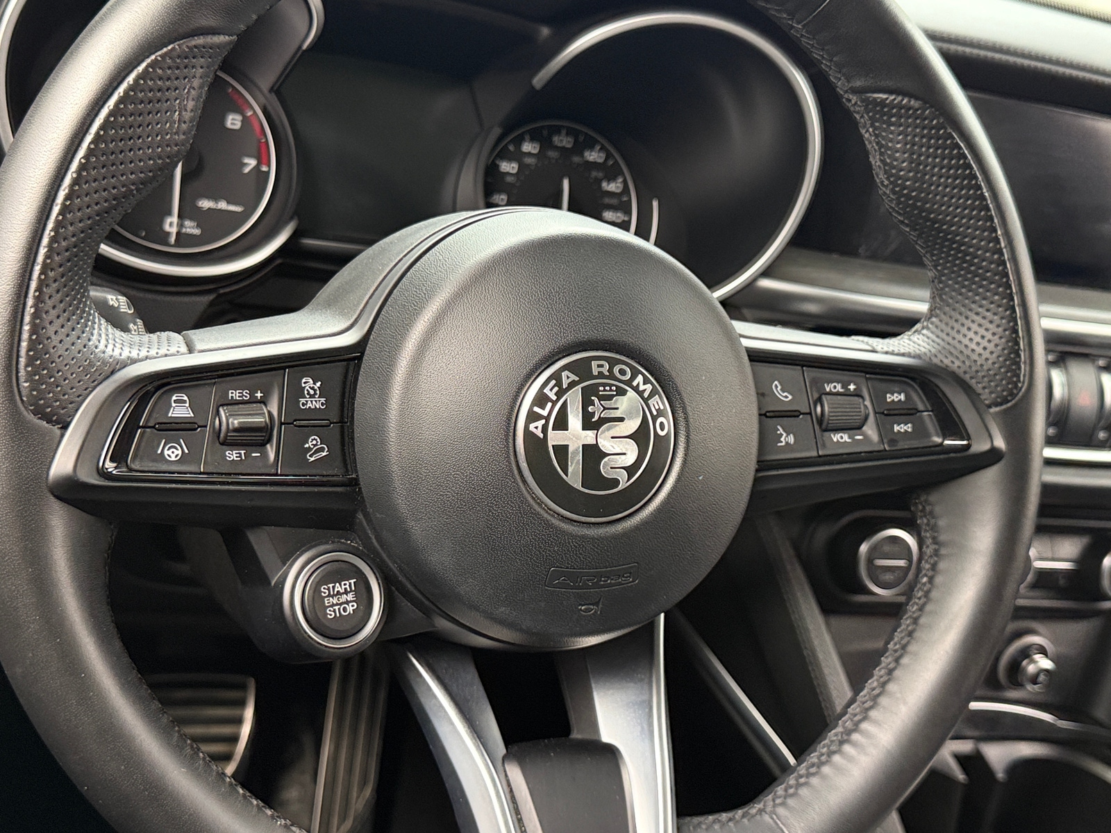 Thumbnail: 2022 Alfa Romeo Stelvio - 4