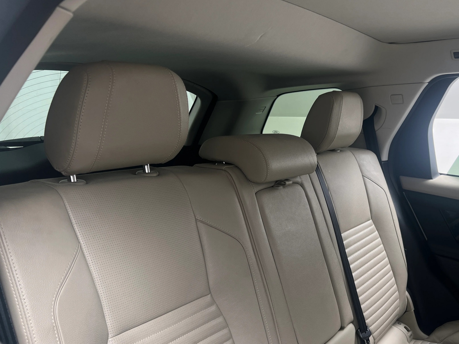 Thumbnail: 2020 Land Rover Discovery Sport - 5