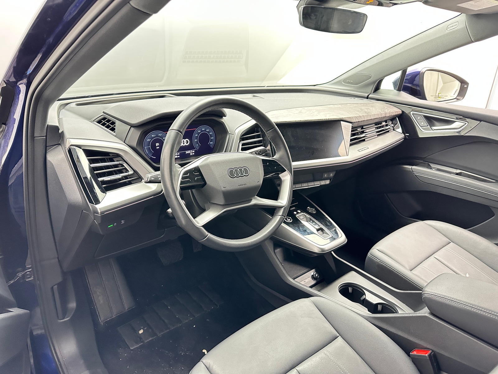 Thumbnail: 2022 Audi Q4 e-tron - 2