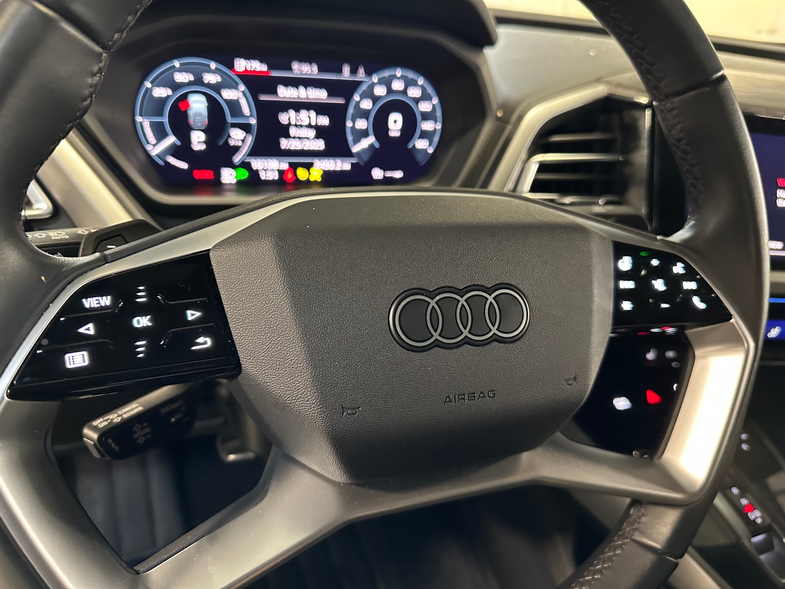 Thumbnail: 2022 Audi Q4 e-tron - 4