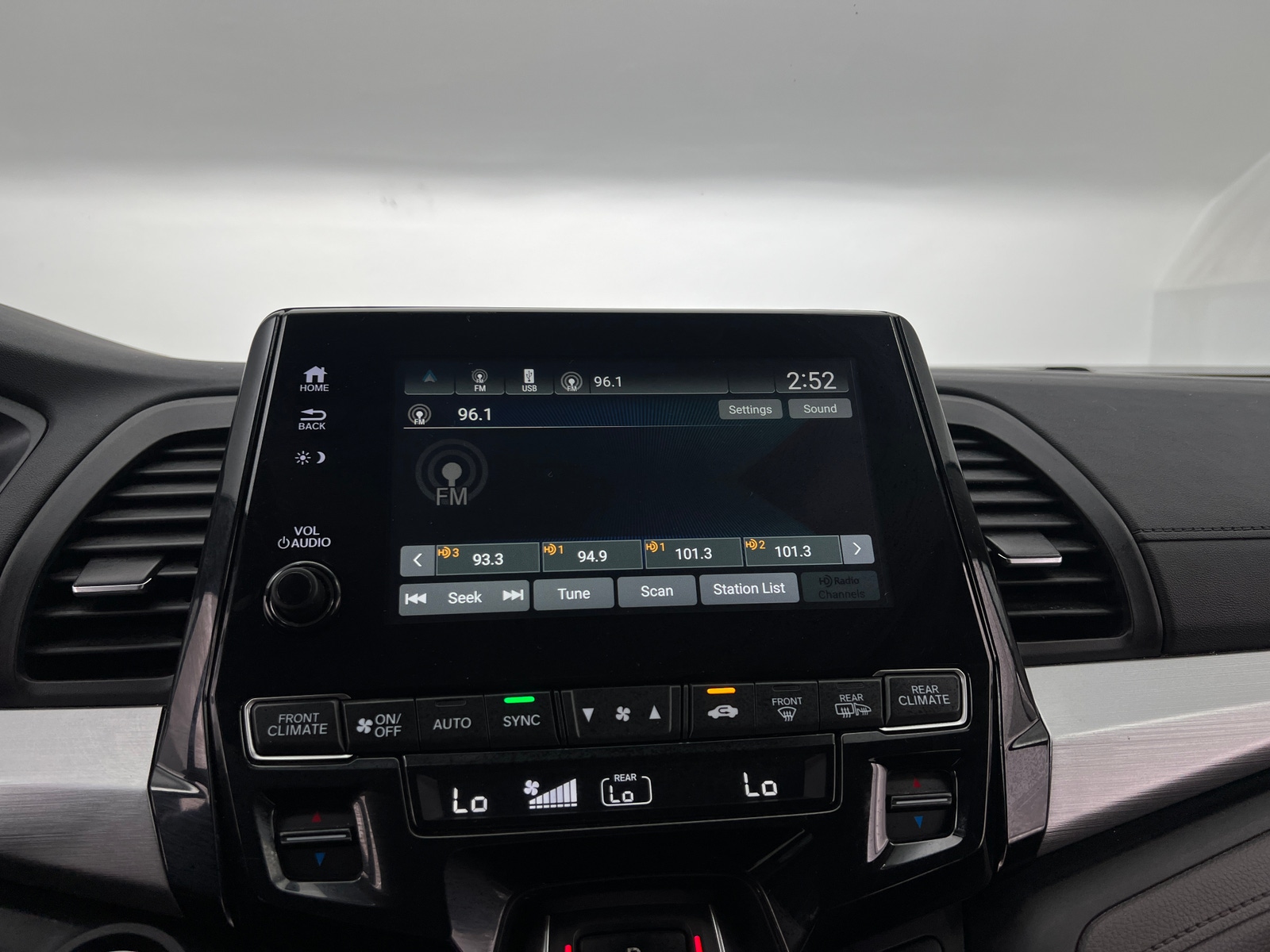 Thumbnail: 2018 Honda Odyssey - 3