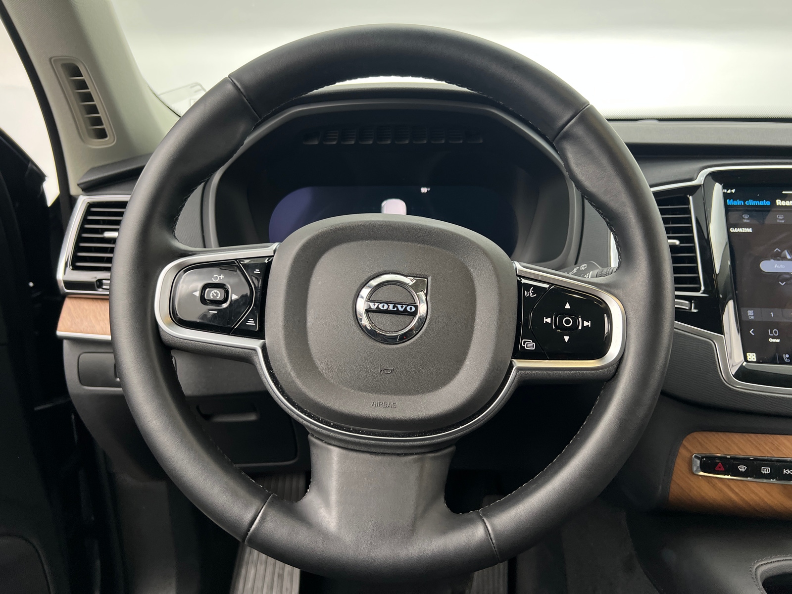 Thumbnail: 2025 Volvo XC90 - 4