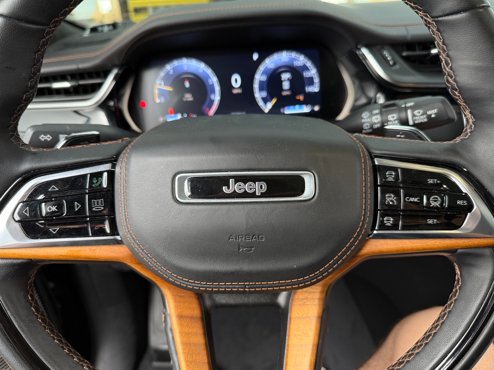Thumbnail: 2023 Jeep Grand Cherokee - 4
