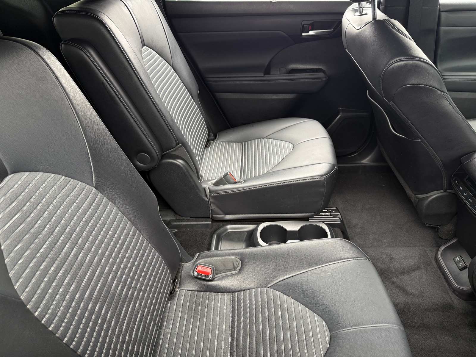 Thumbnail: 2021 Toyota Highlander - 6