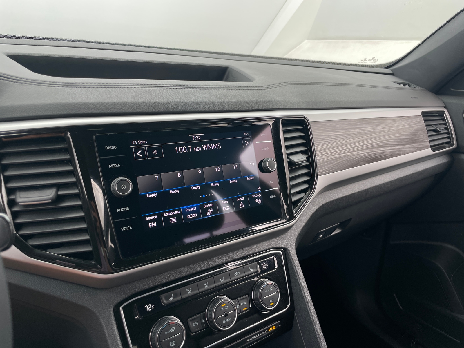 Thumbnail: 2022 Volkswagen Atlas - 3