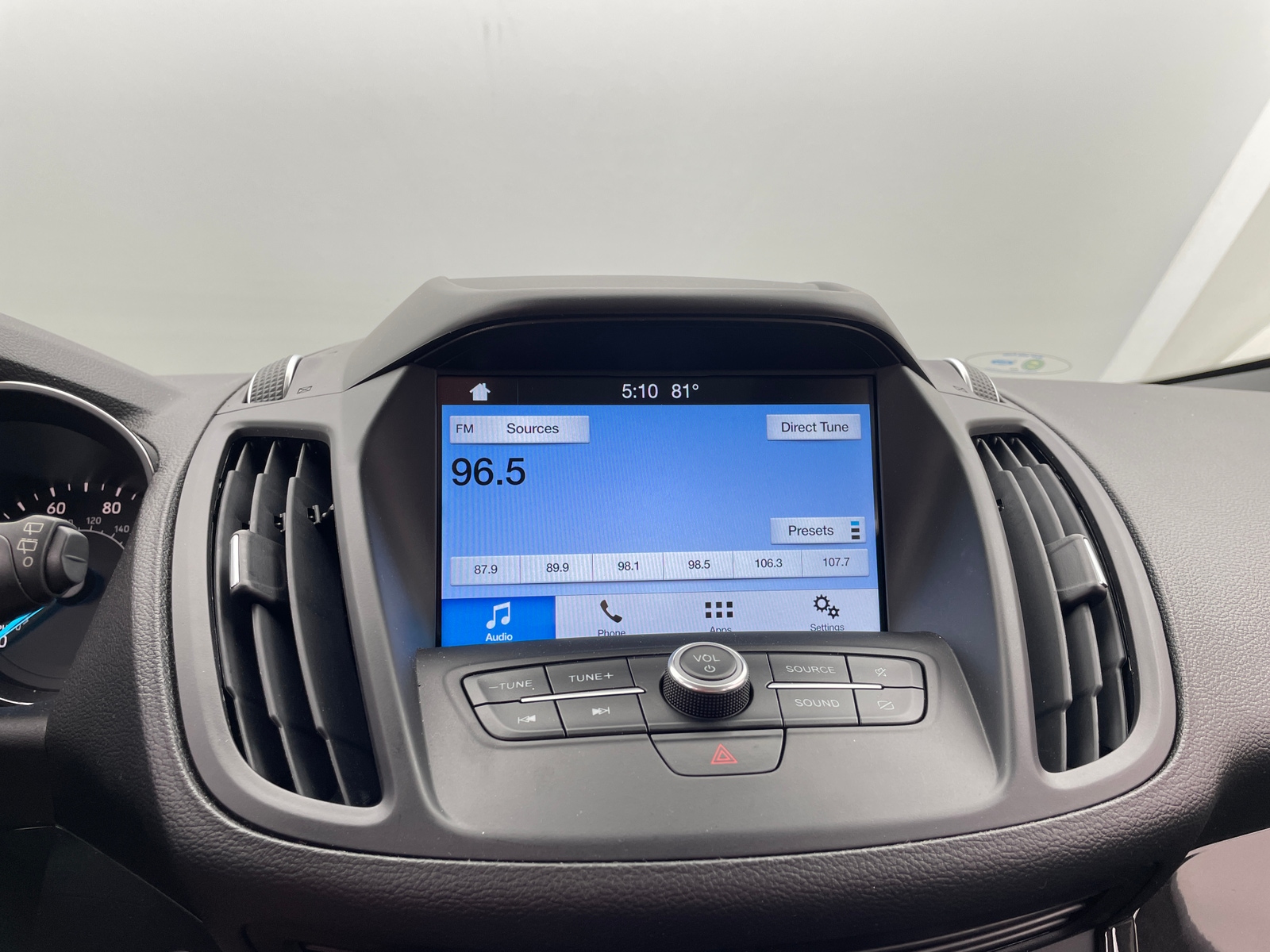 Thumbnail: 2019 Ford Escape - 4