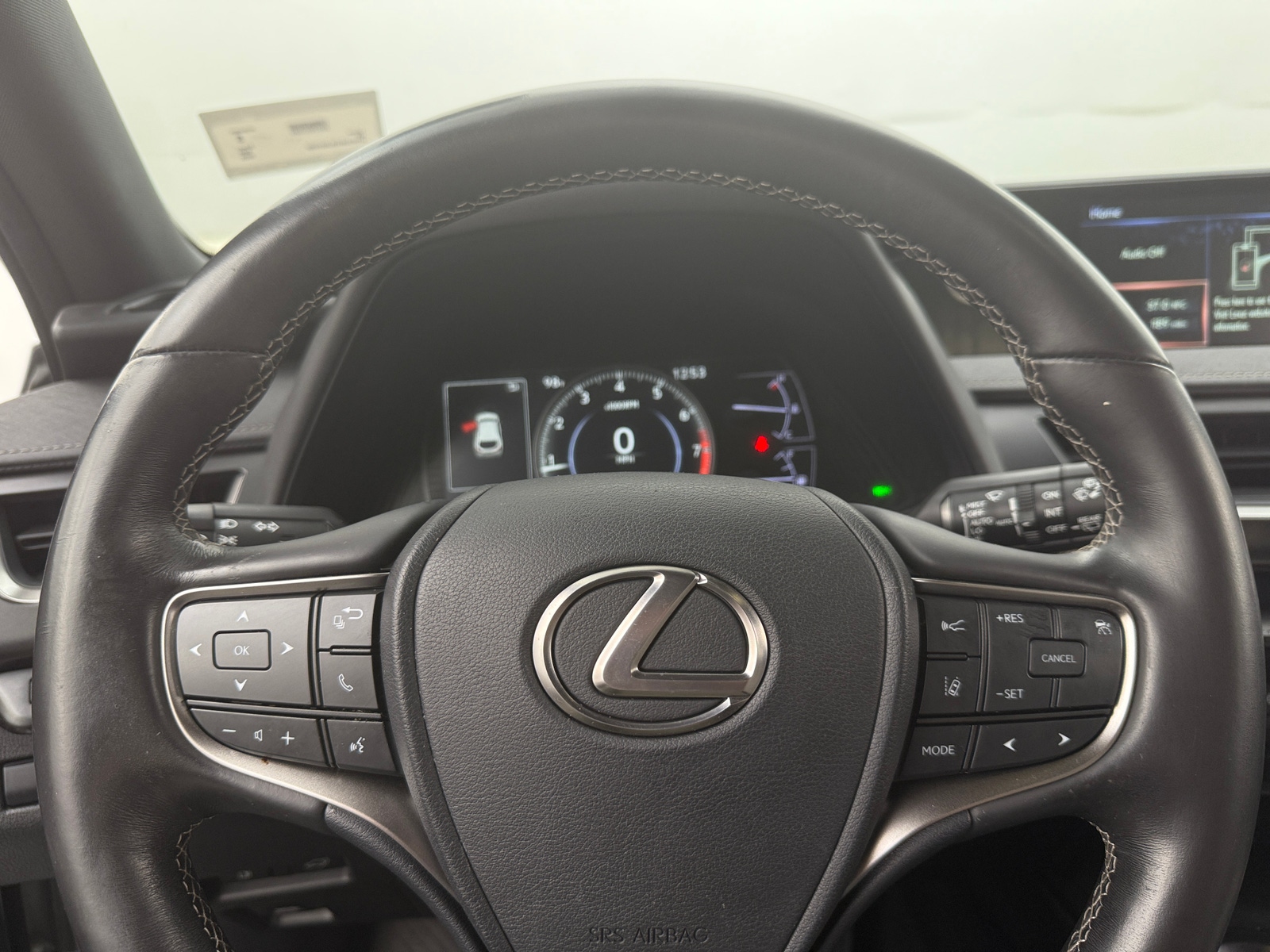 Thumbnail: 2020 Lexus UX - 4