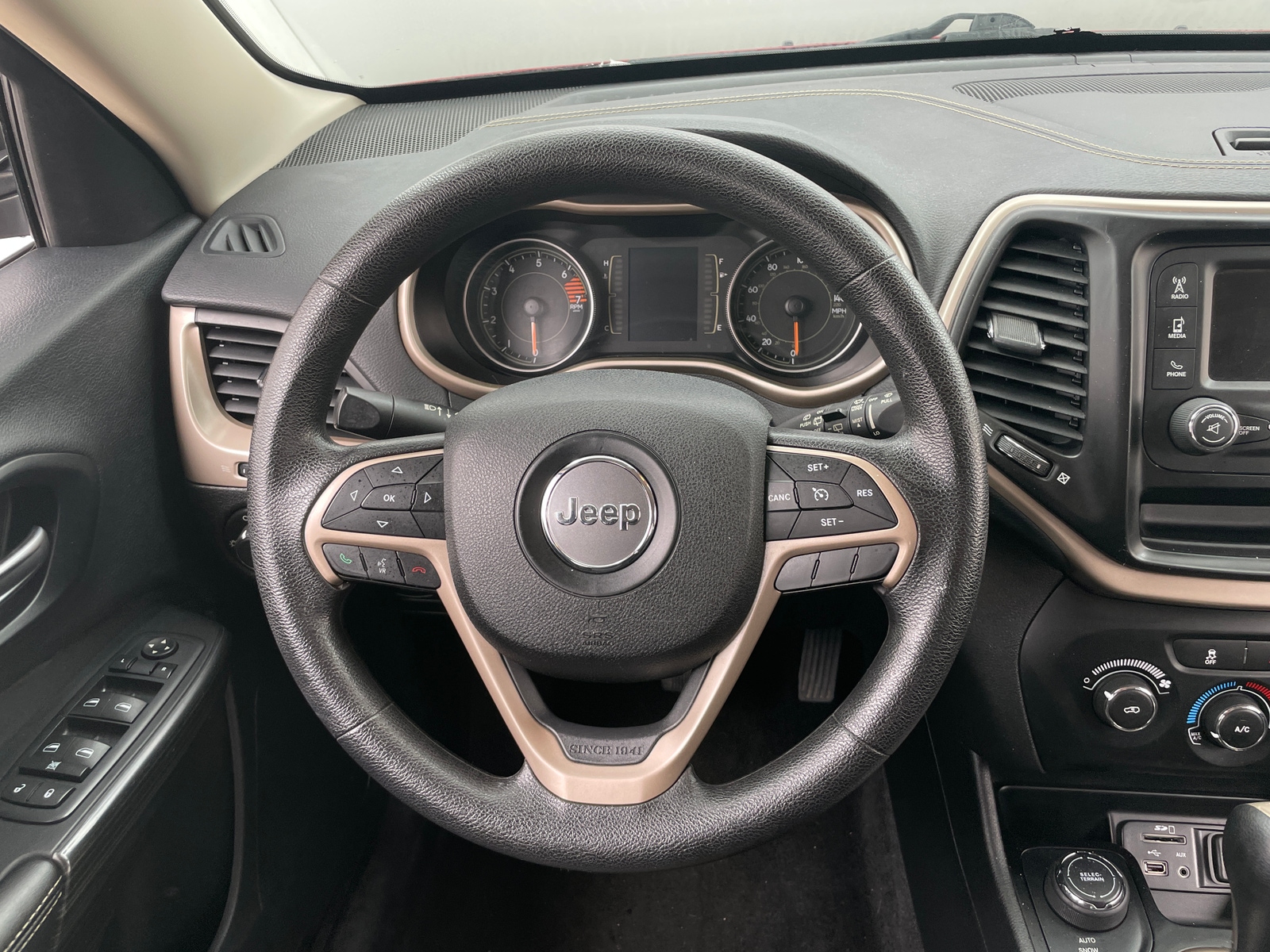 Thumbnail: 2016 Jeep Cherokee - 5