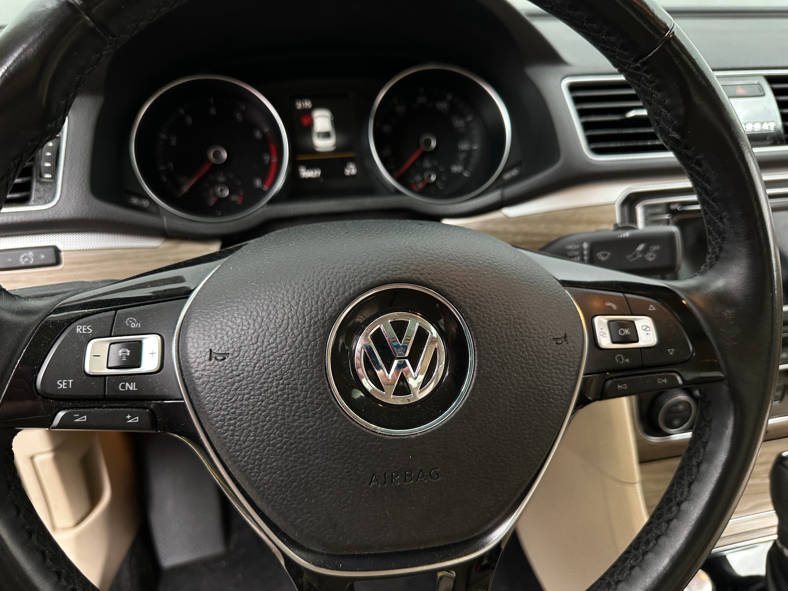 Thumbnail: 2018 Volkswagen Passat - 4