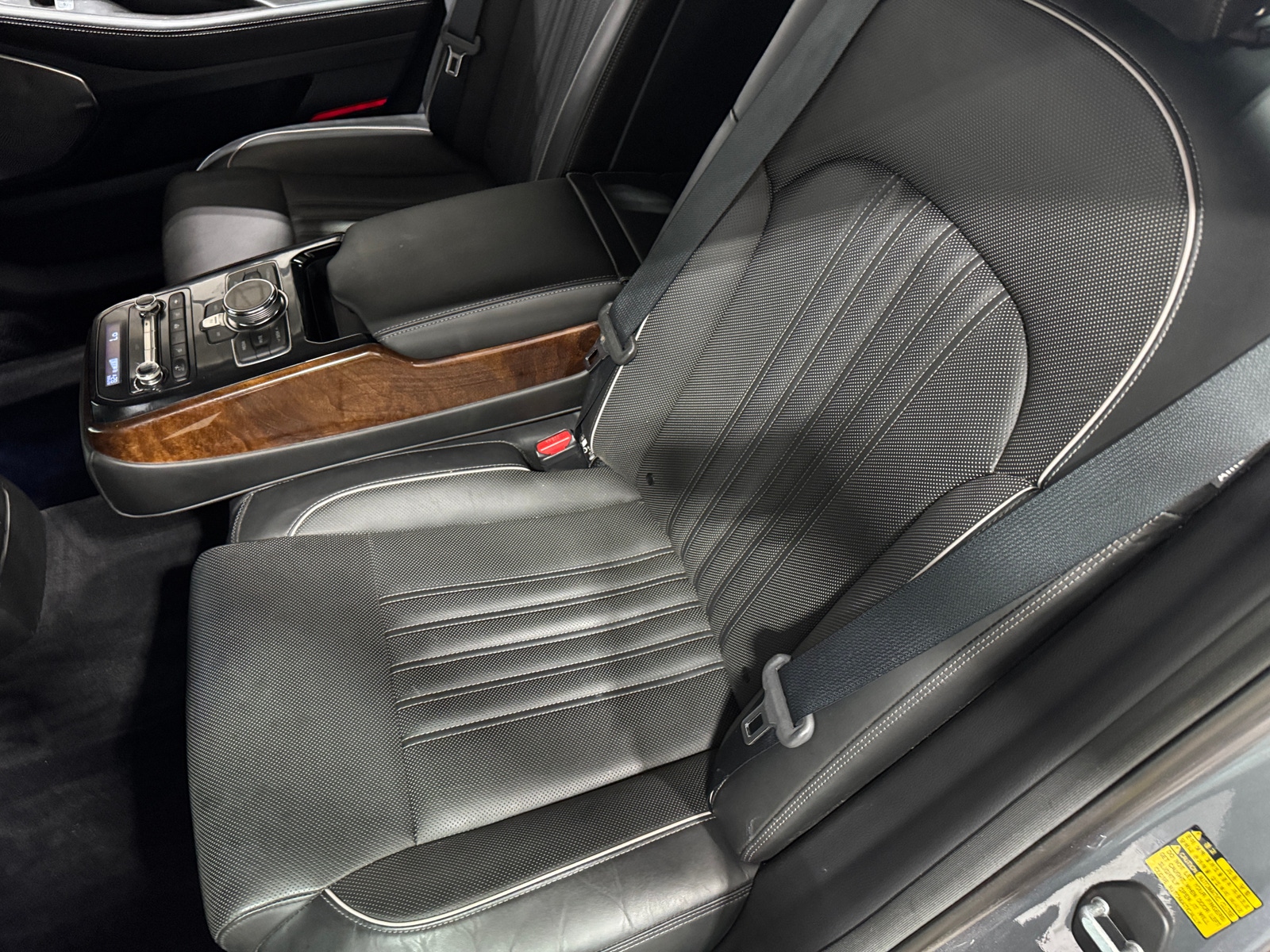 Thumbnail: 2017 Genesis G90 - 5