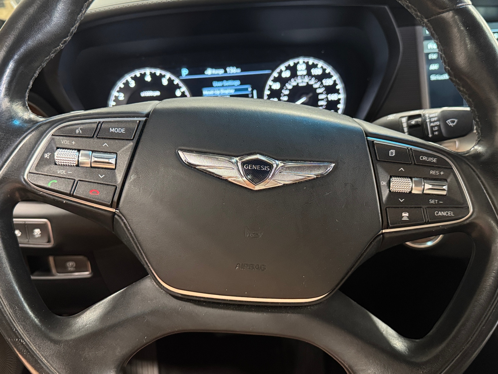 Thumbnail: 2017 Genesis G90 - 4