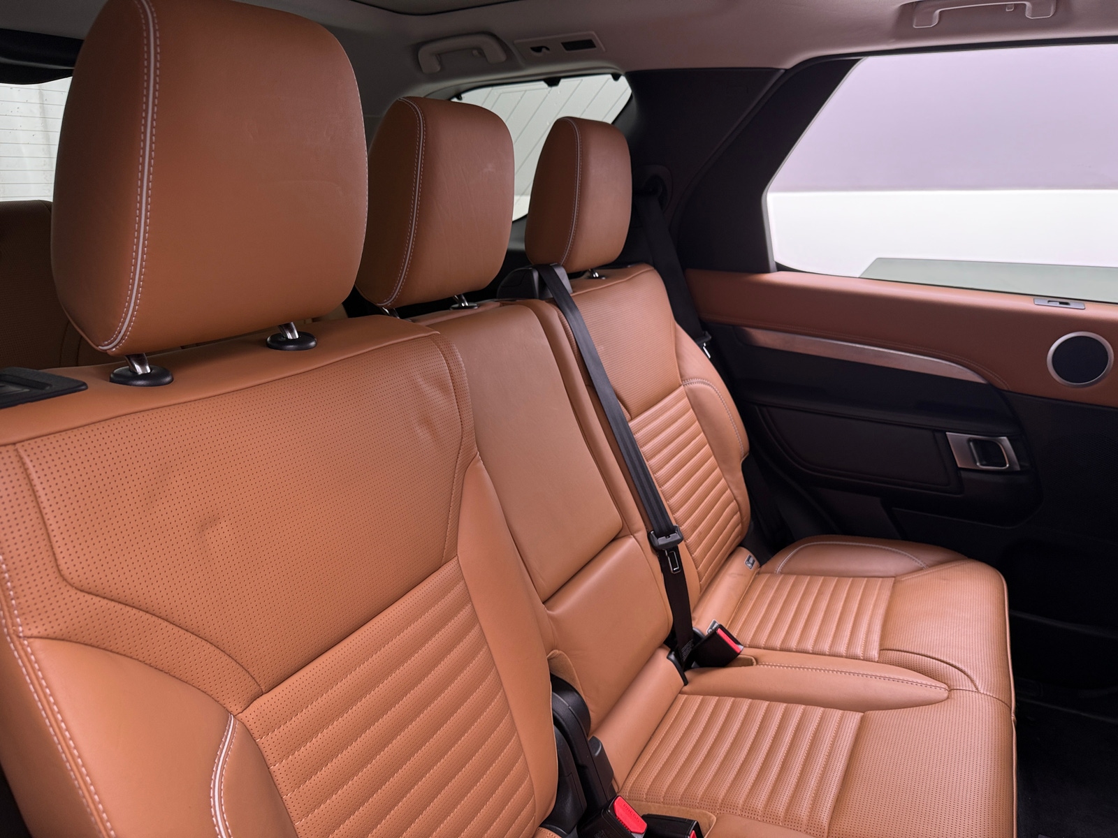 Thumbnail: 2017 Land Rover Discovery - 5
