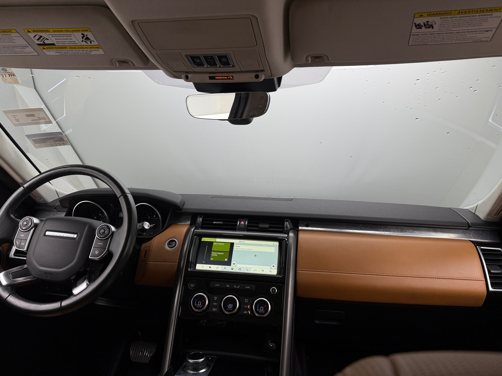 Thumbnail: 2017 Land Rover Discovery - 2