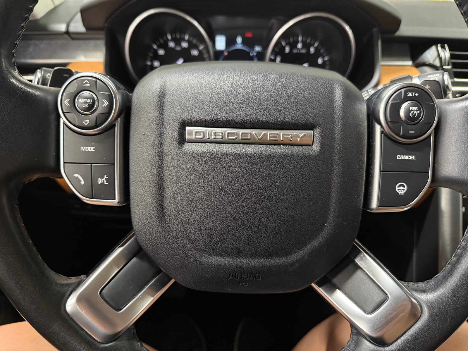 Thumbnail: 2017 Land Rover Discovery - 4