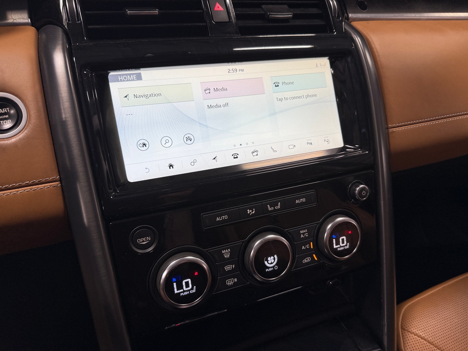 Thumbnail: 2017 Land Rover Discovery - 3