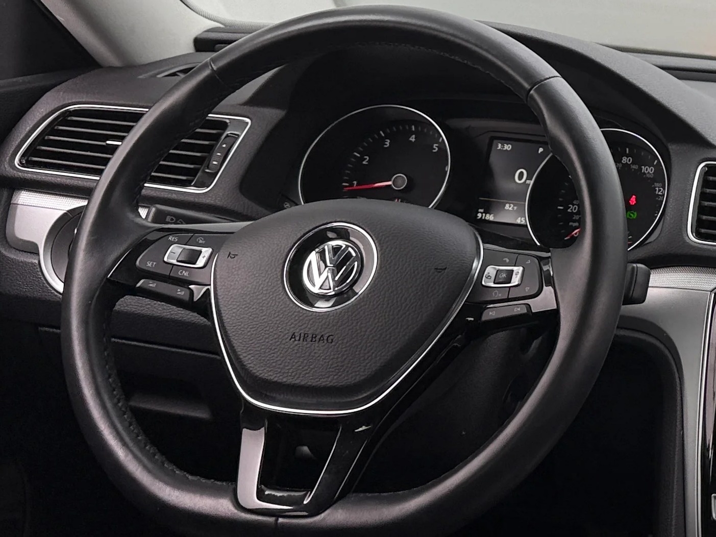 Thumbnail: 2019 Volkswagen Passat - 4