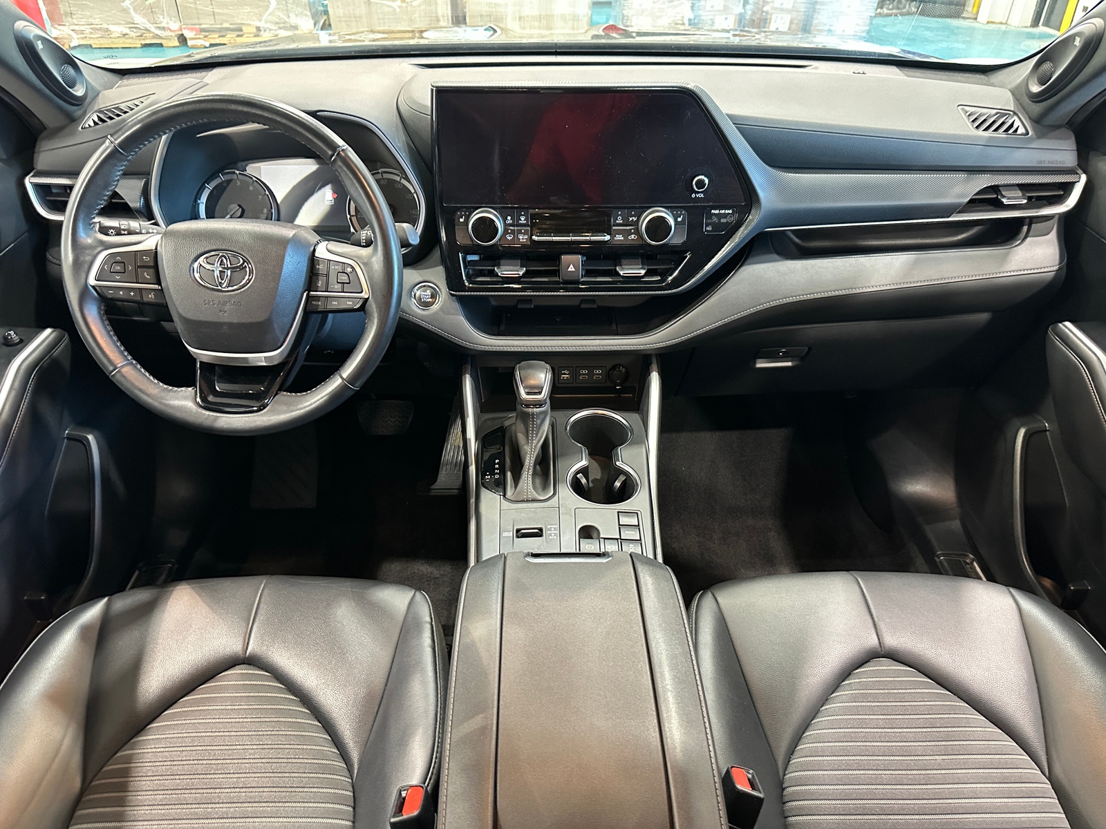 Thumbnail: 2023 Toyota Highlander - 2