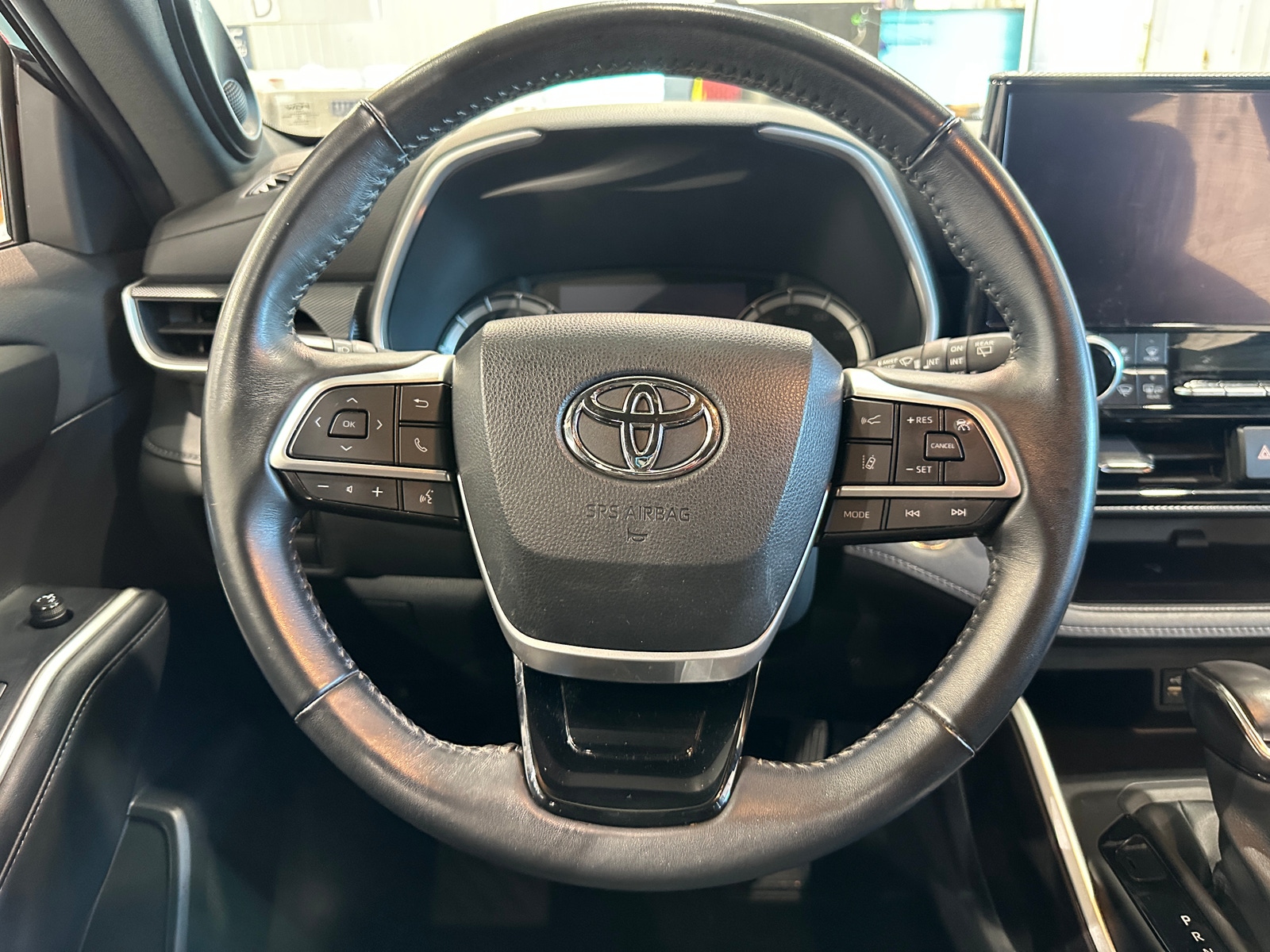 Thumbnail: 2023 Toyota Highlander - 4