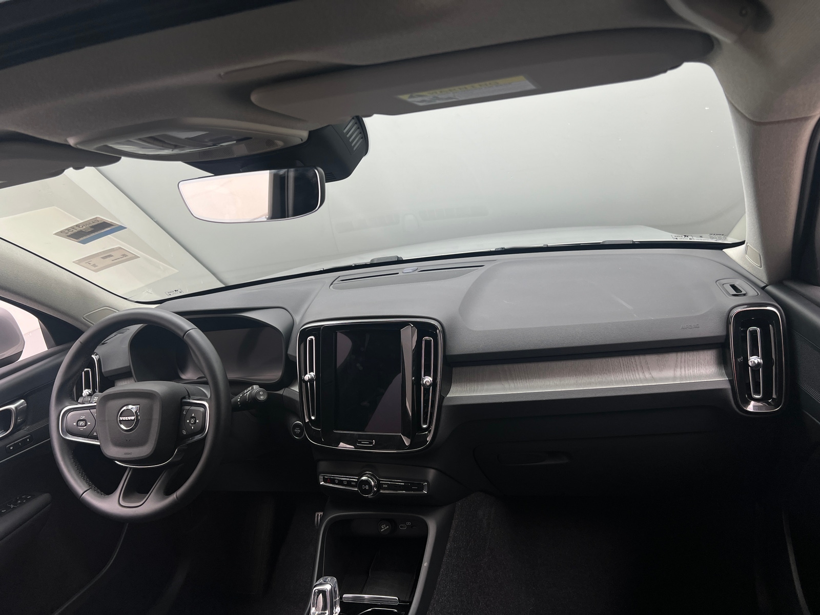 Thumbnail: 2025 Volvo XC40 - 2