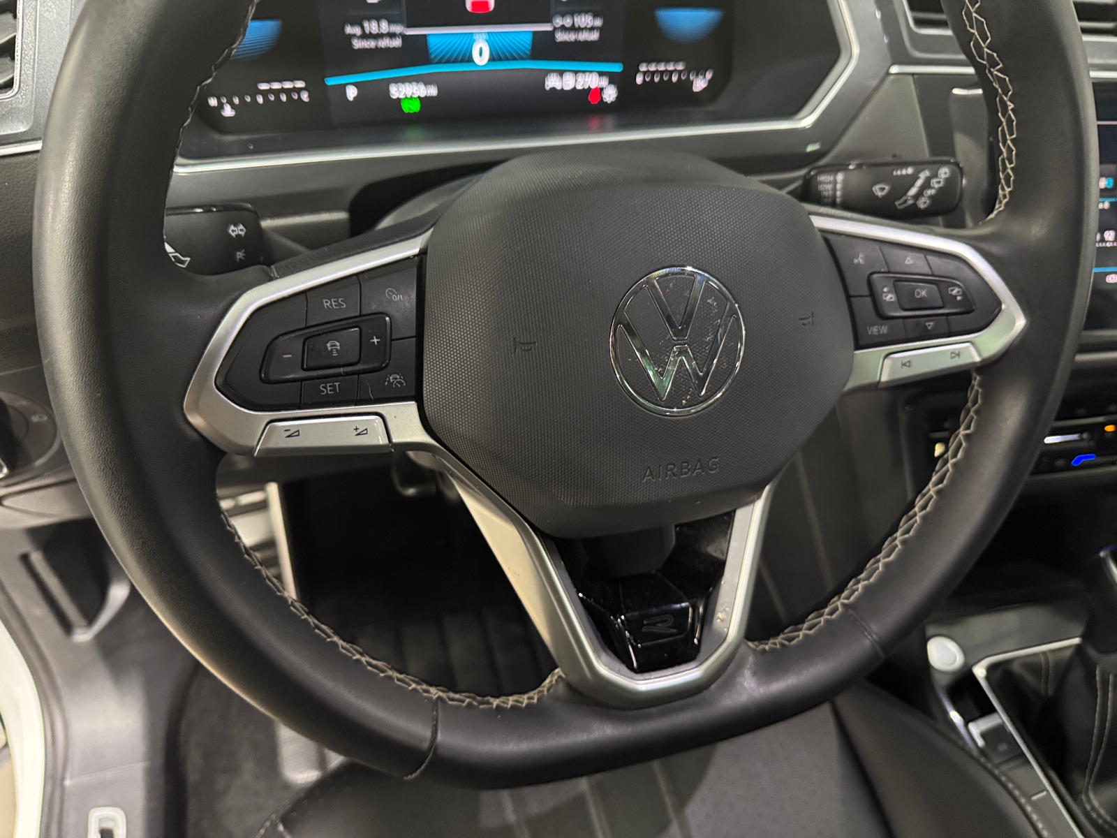 Thumbnail: 2023 Volkswagen Tiguan - 4