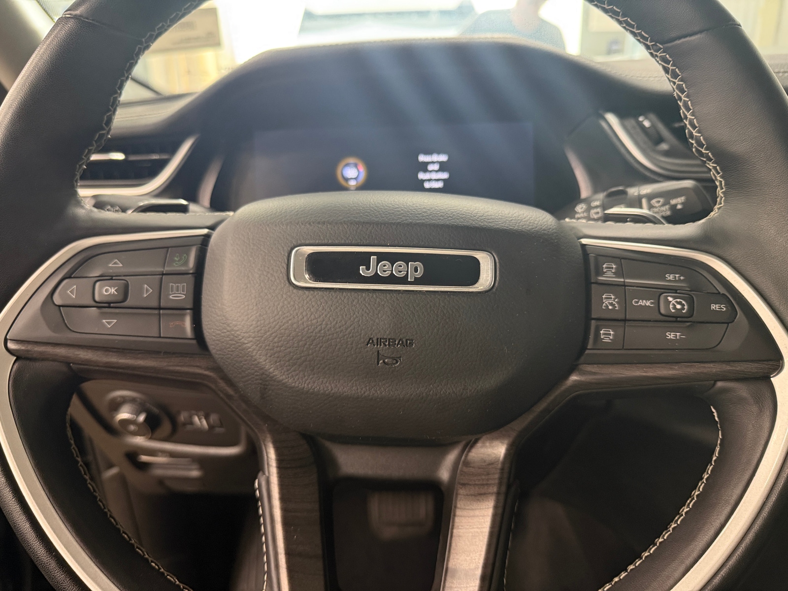 Thumbnail: 2021 Jeep Grand Cherokee L - 4
