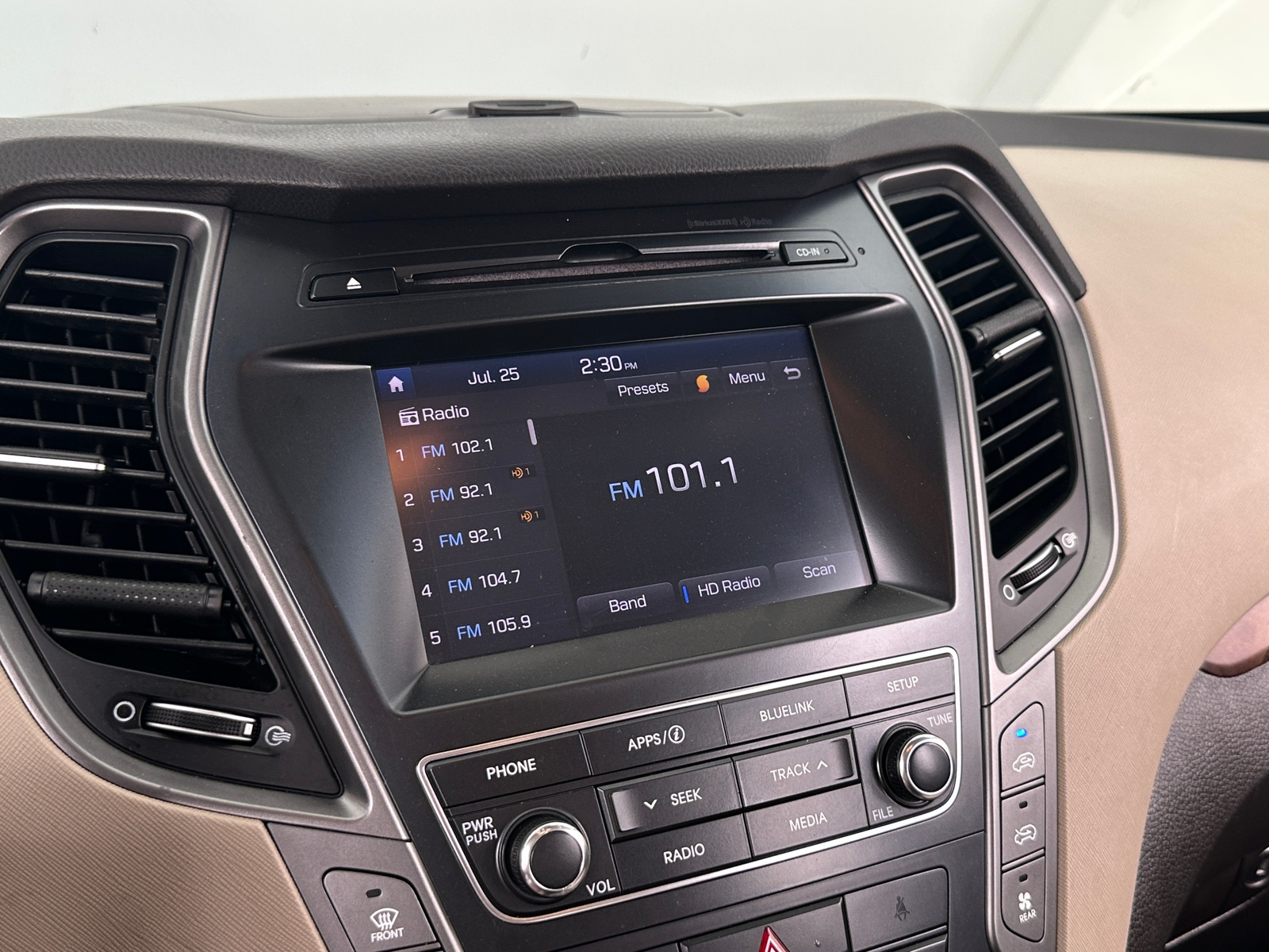 Thumbnail: 2018 Hyundai Santa Fe - 3