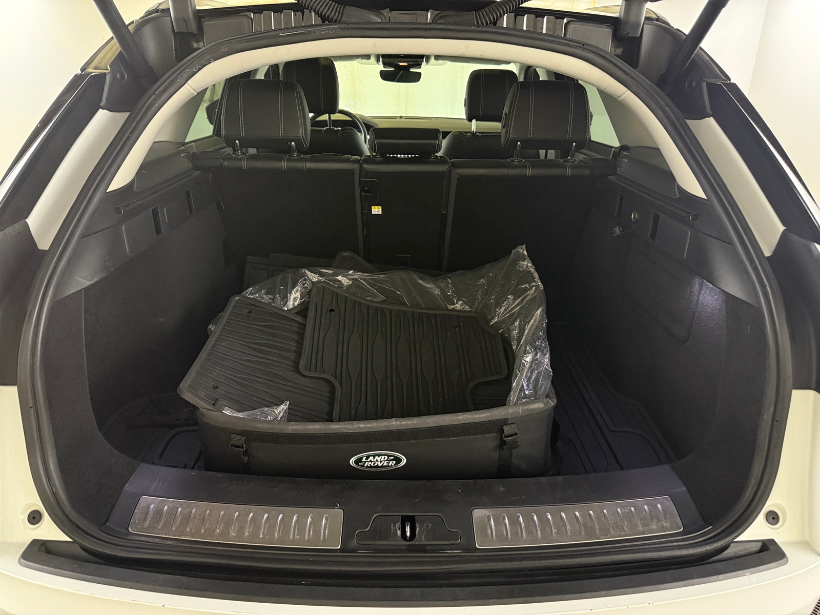 Thumbnail: 2020 Land Rover Range Rover Velar - 6