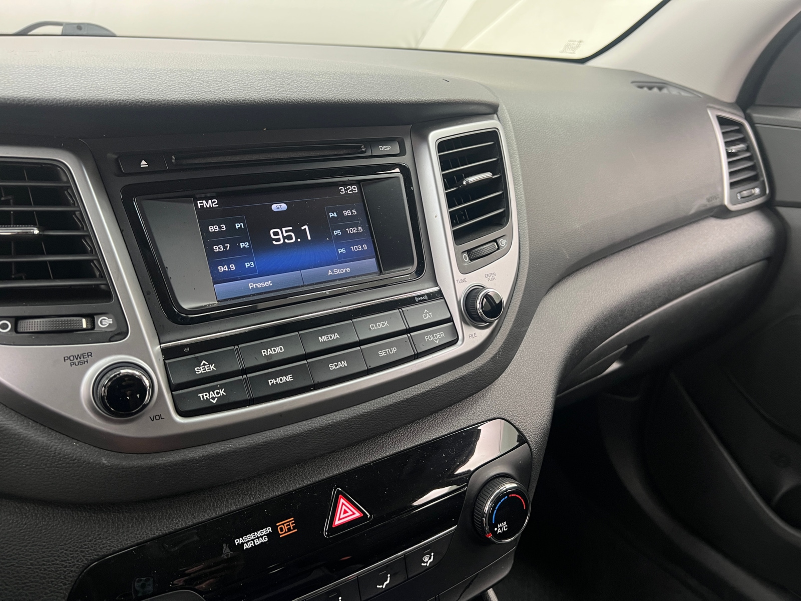 Thumbnail: 2017 Hyundai Tucson - 4