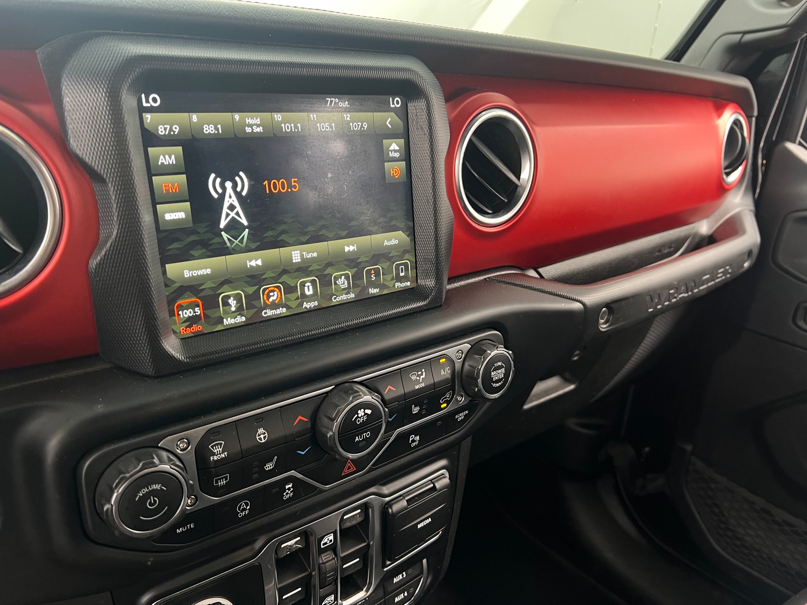 Thumbnail: 2019 Jeep Wrangler - 3
