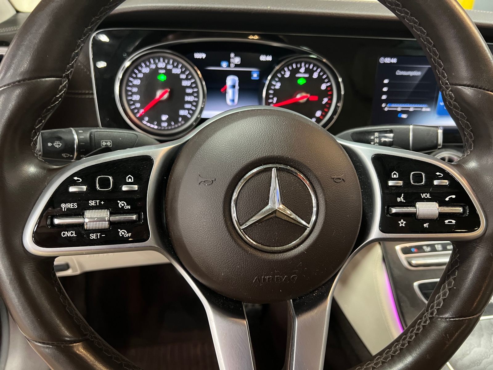 Thumbnail: 2019 Mercedes-Benz E-Class - 3