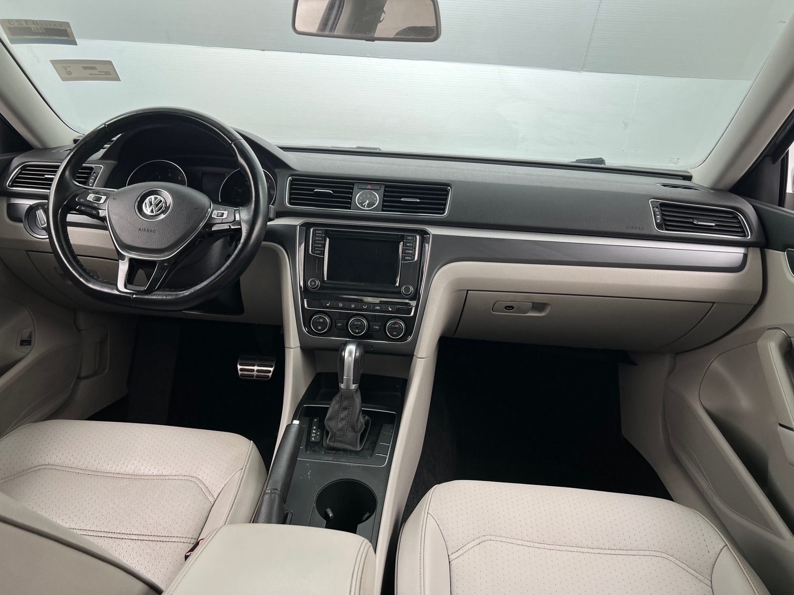 Thumbnail: 2017 Volkswagen Passat - 2