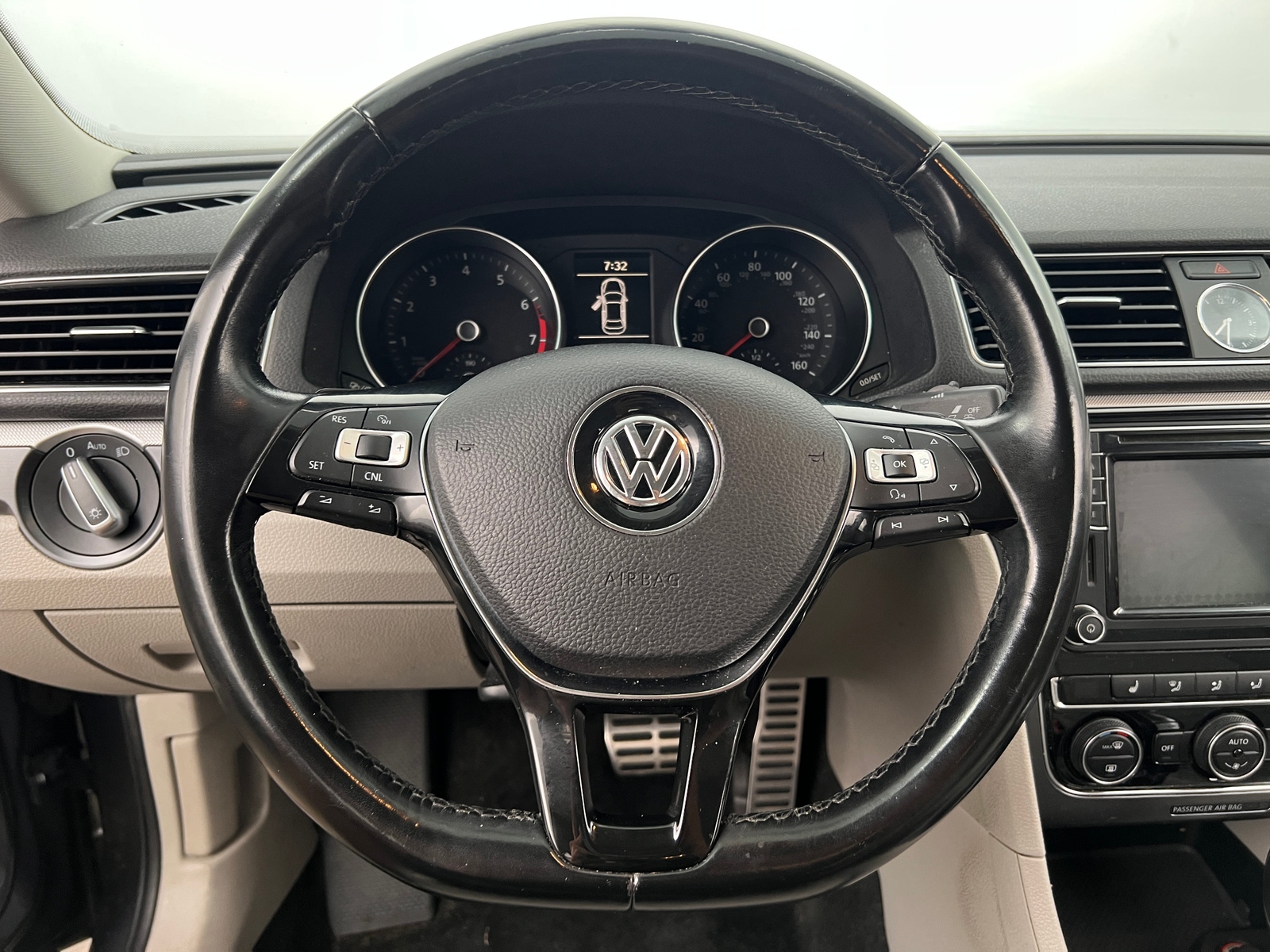 Thumbnail: 2017 Volkswagen Passat - 4