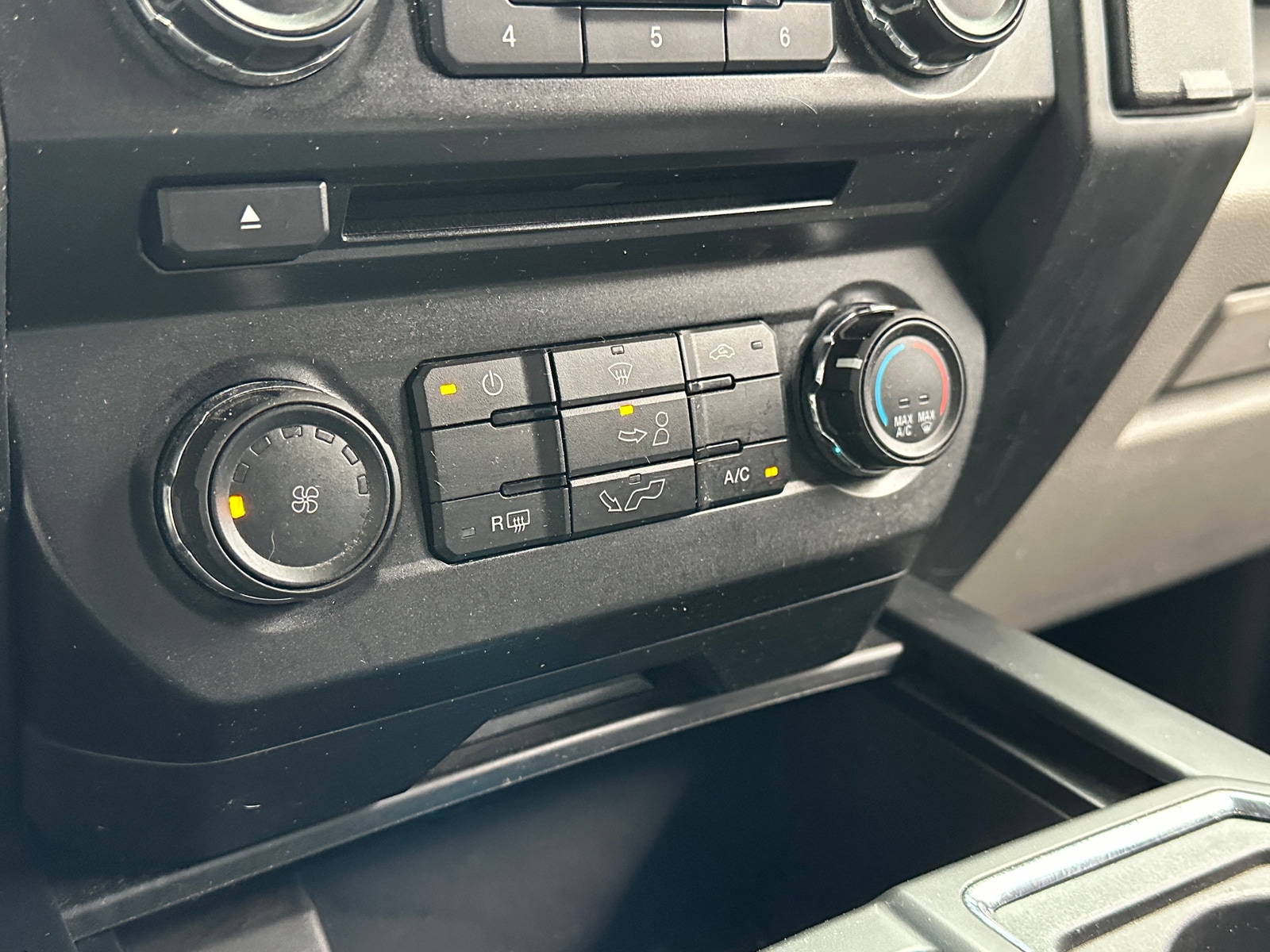 Thumbnail: 2018 Ford Econoline - 4