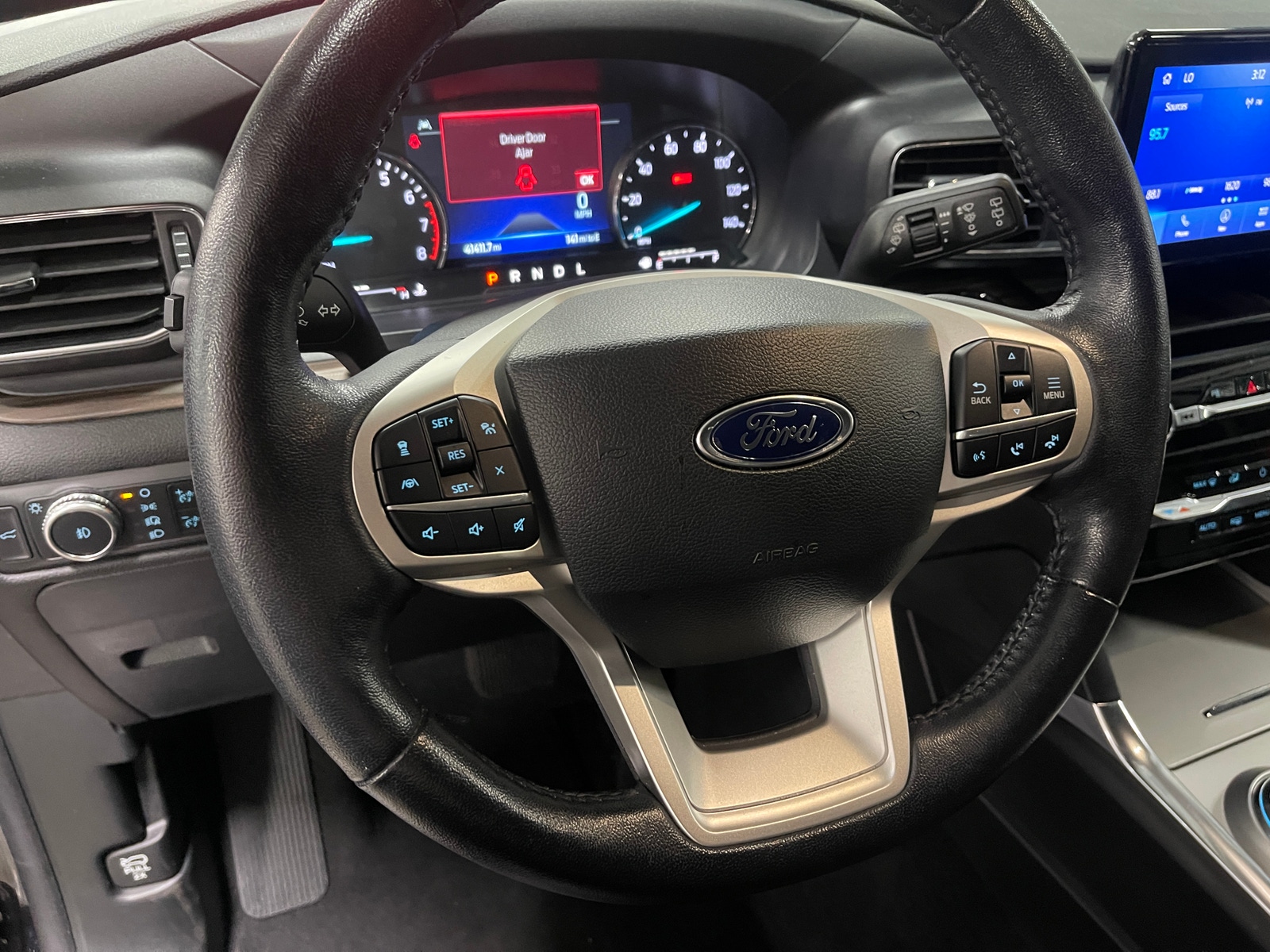 Thumbnail: 2022 Ford Explorer - 4