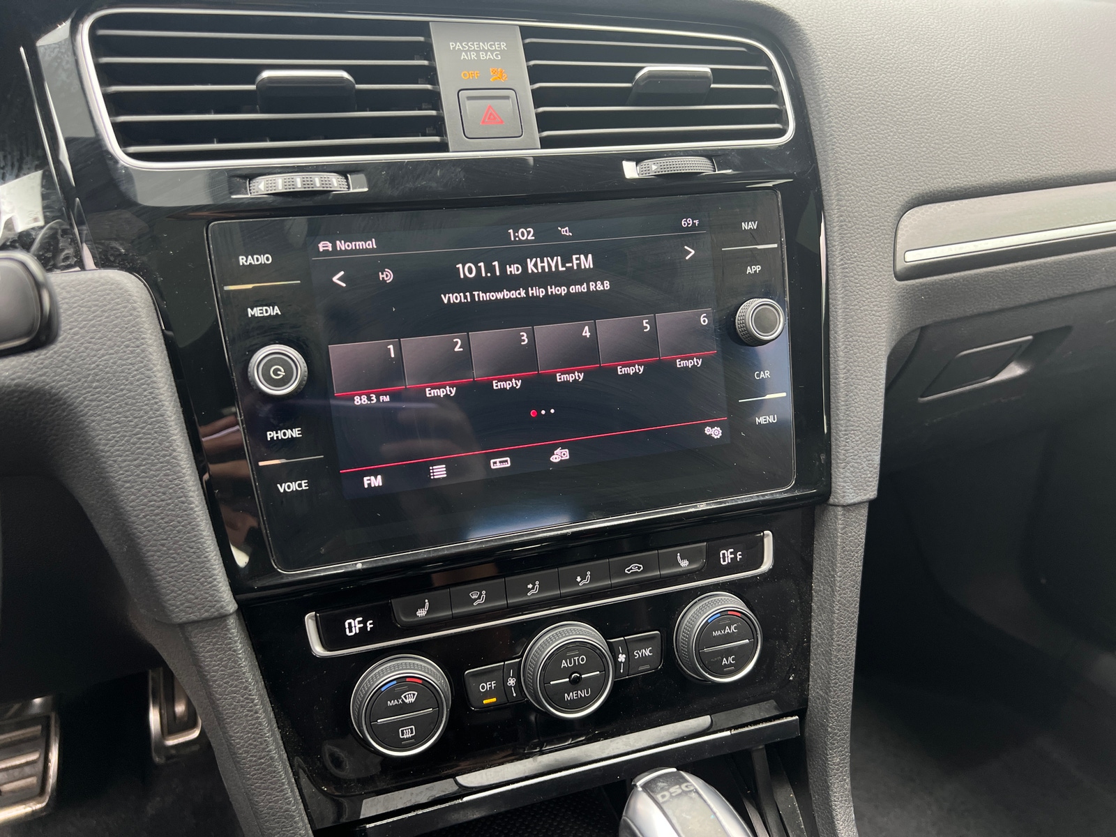 Thumbnail: 2019 Volkswagen Golf - 4
