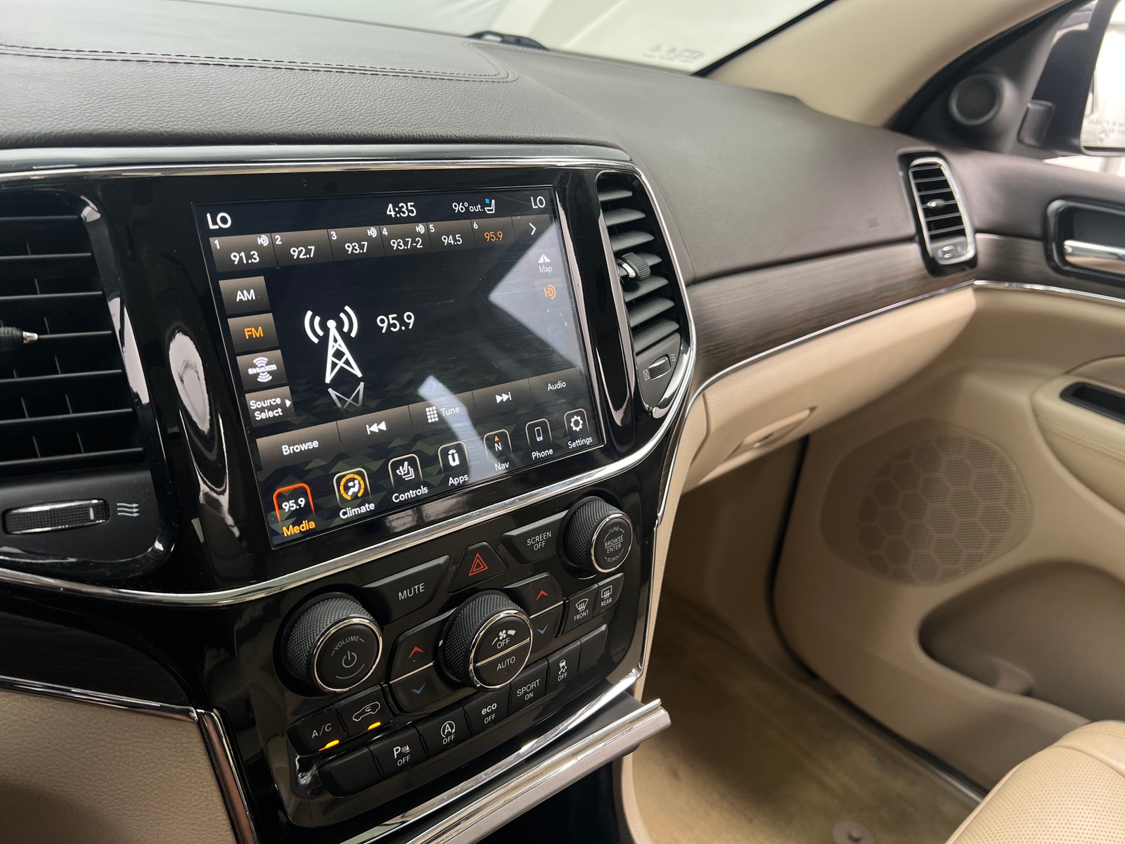 Thumbnail: 2020 Jeep Grand Cherokee - 3