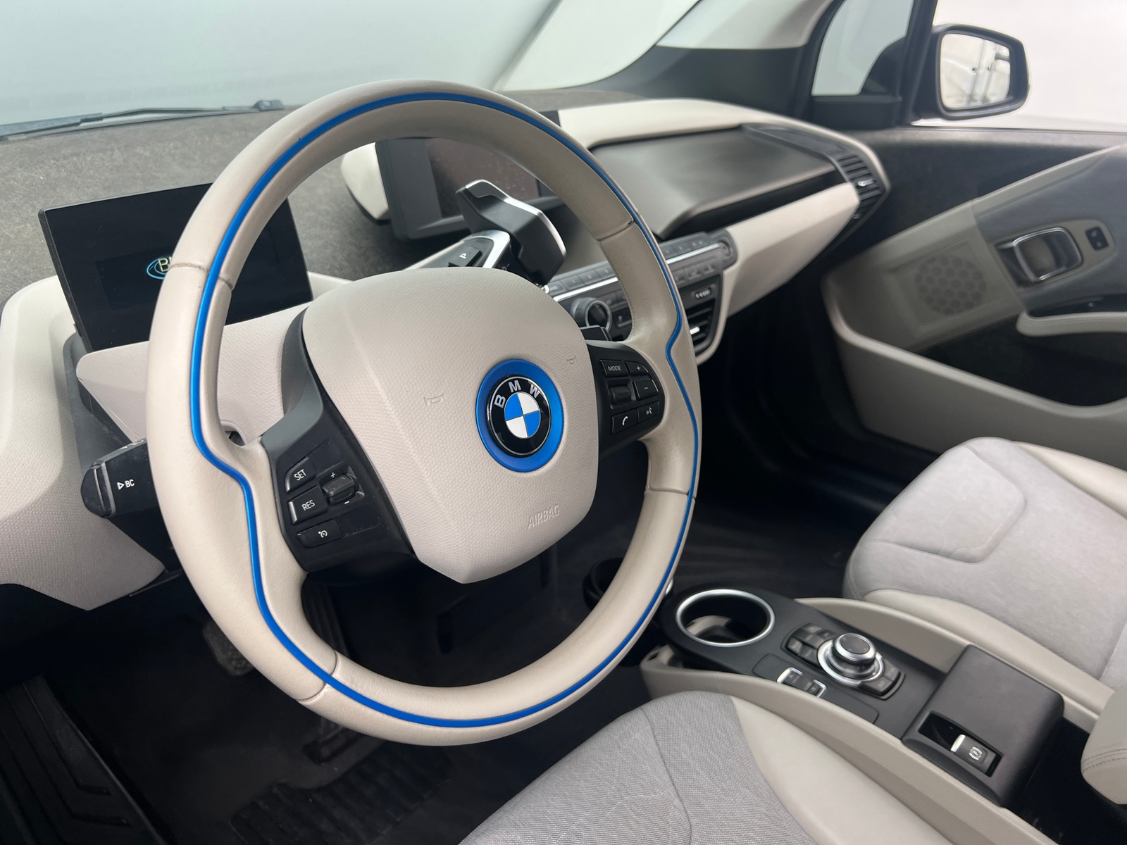 Thumbnail: 2015 BMW i3 - 4