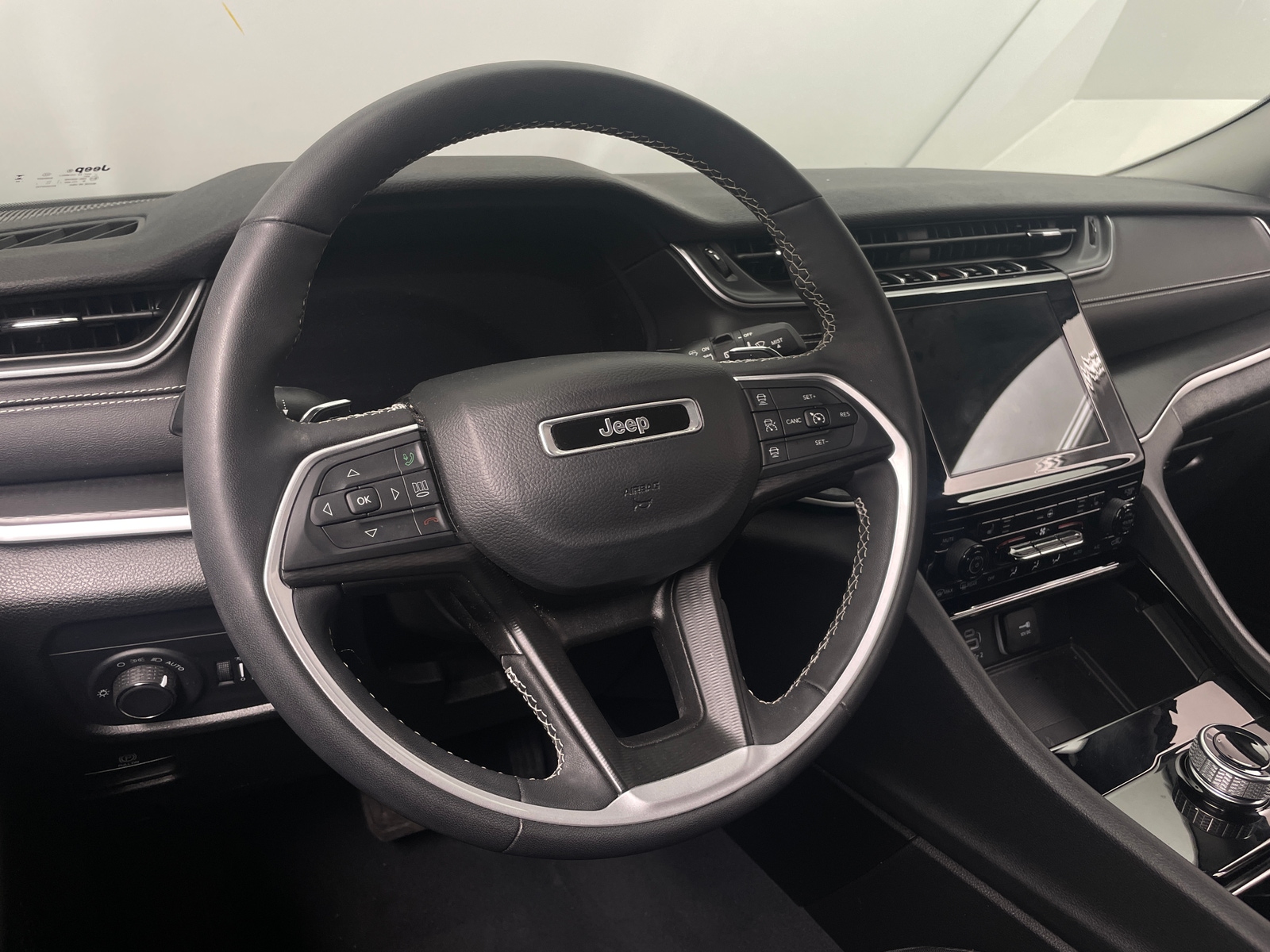 Thumbnail: 2023 Jeep Grand Cherokee L - 5