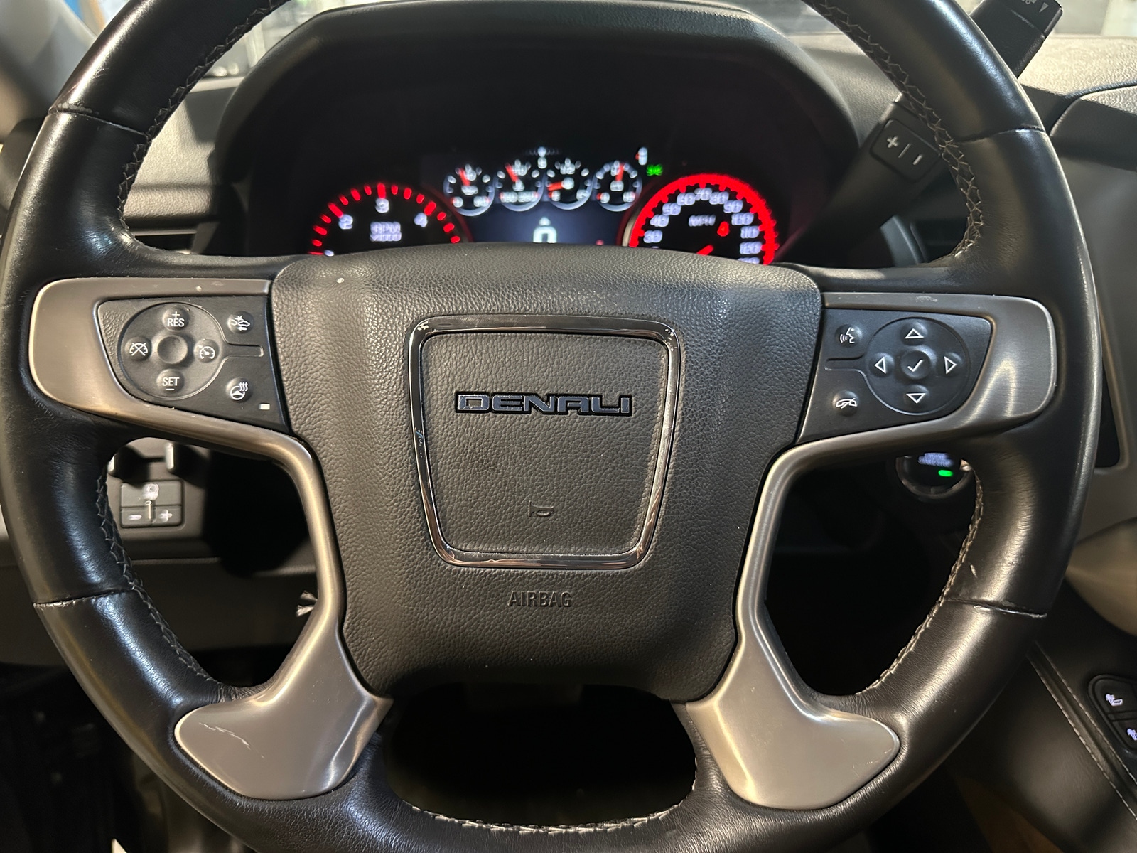 Thumbnail: 2016 GMC Yukon XL - 4