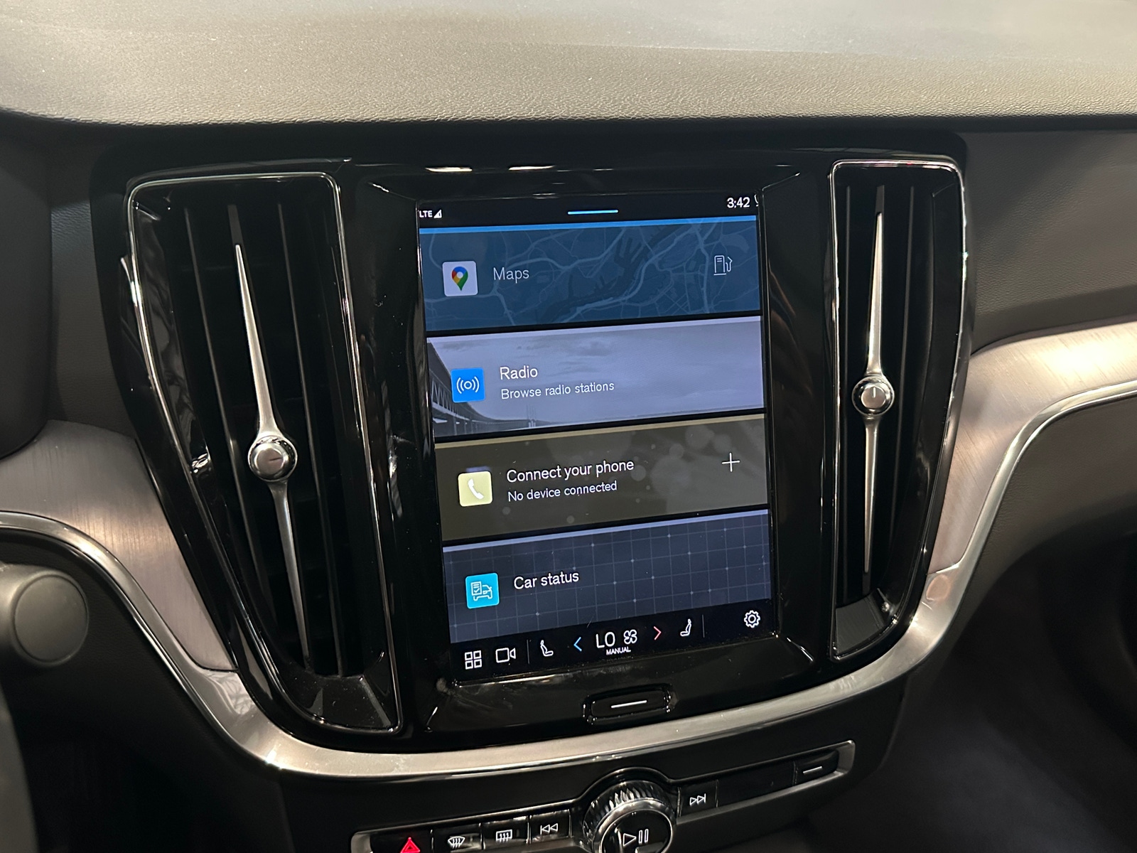 Thumbnail: 2024 Volvo S60 - 3