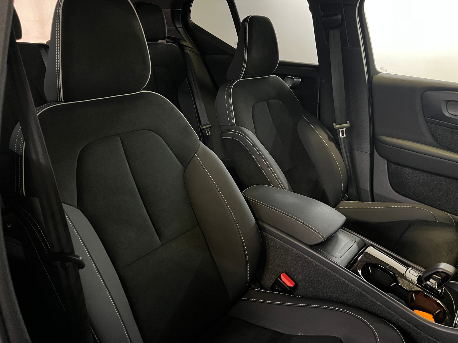 Thumbnail: 2023 Volvo XC40 - 2