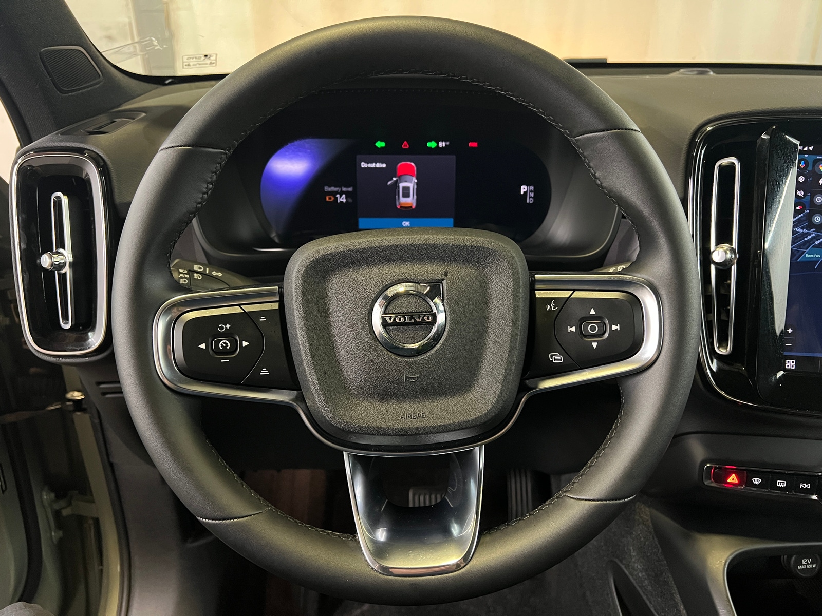Thumbnail: 2023 Volvo XC40 - 5