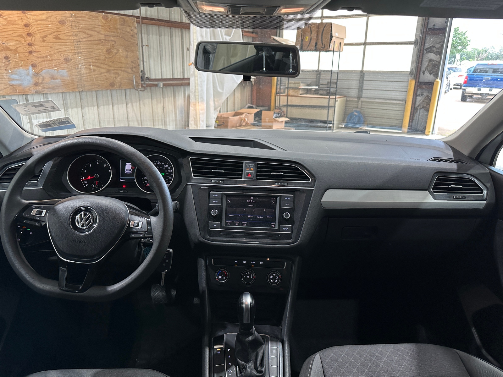 Thumbnail: 2018 Volkswagen Tiguan - 3