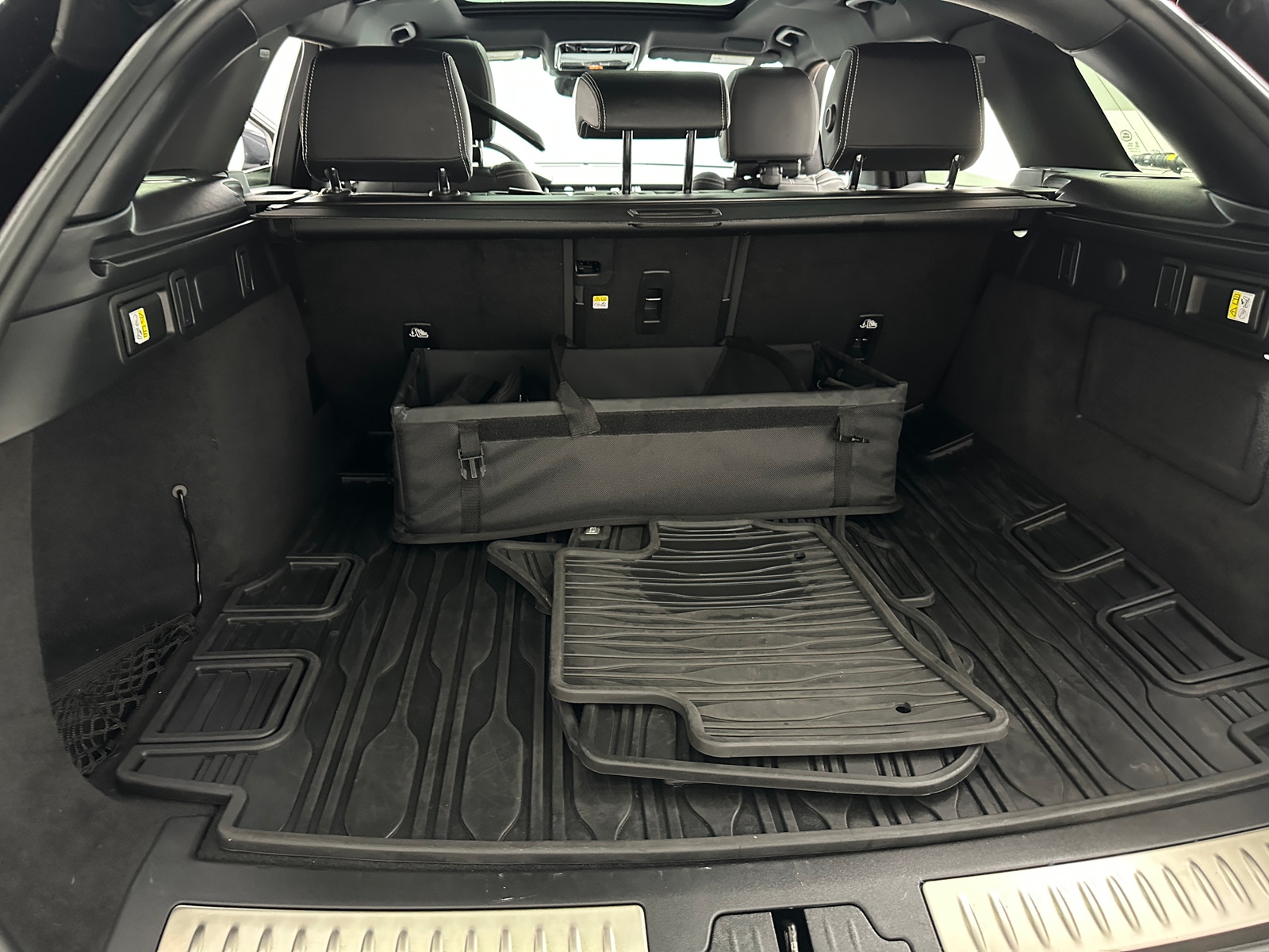 Thumbnail: 2022 Land Rover Range Rover Velar - 6