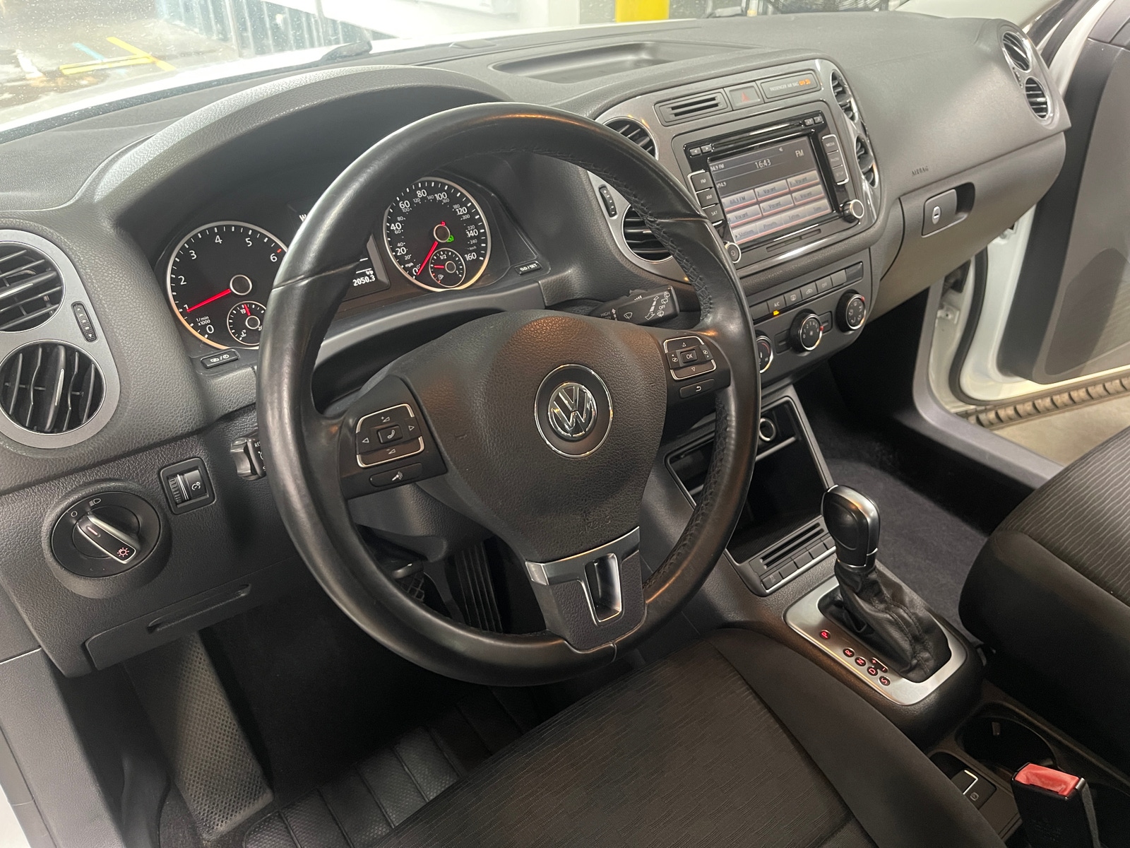 Thumbnail: 2015 Volkswagen Tiguan - 3